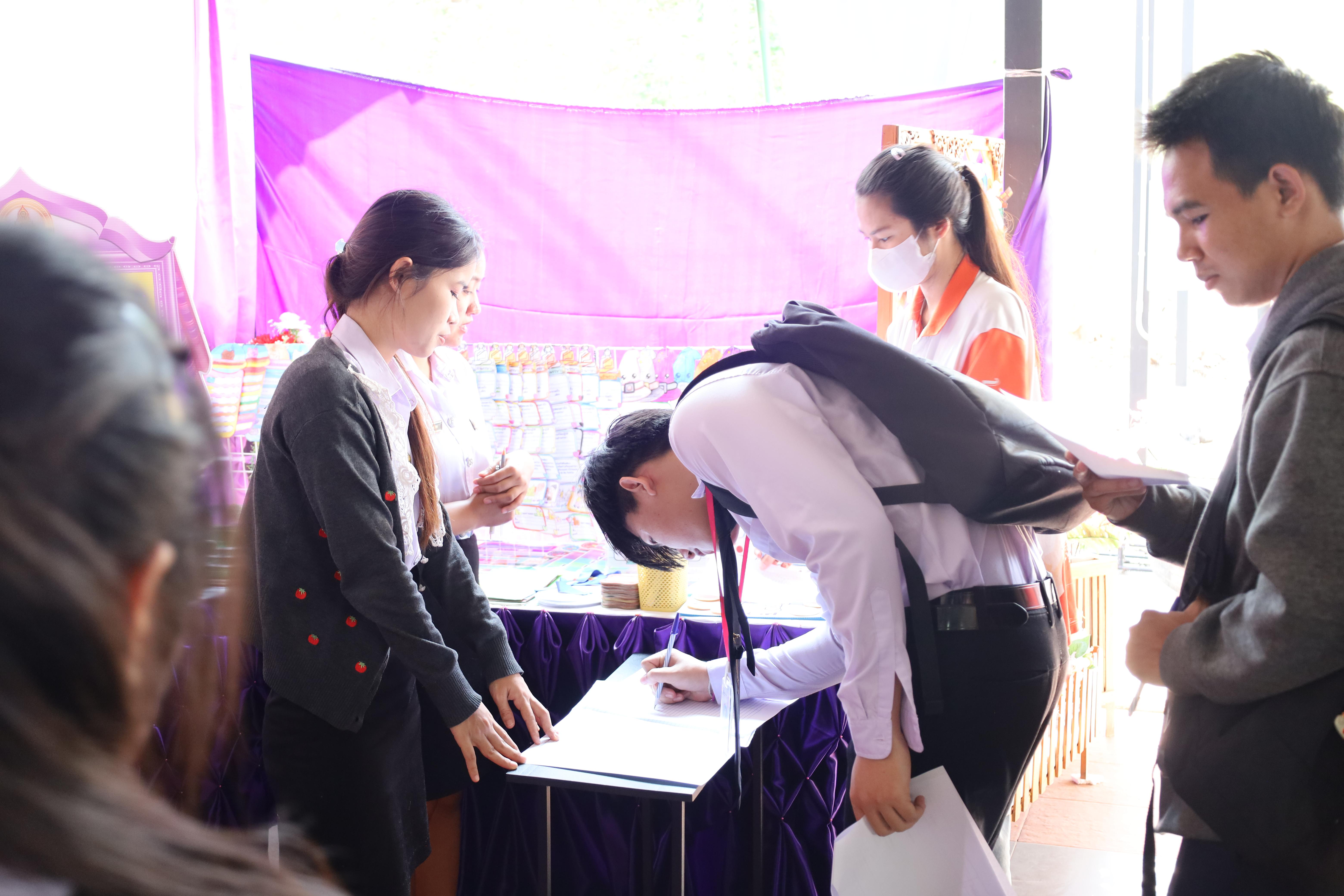 143. นิทรรศการนักศึกษาฝึกประสบการณ์วิชาชีพครู ประจำปีการศึกษา2567