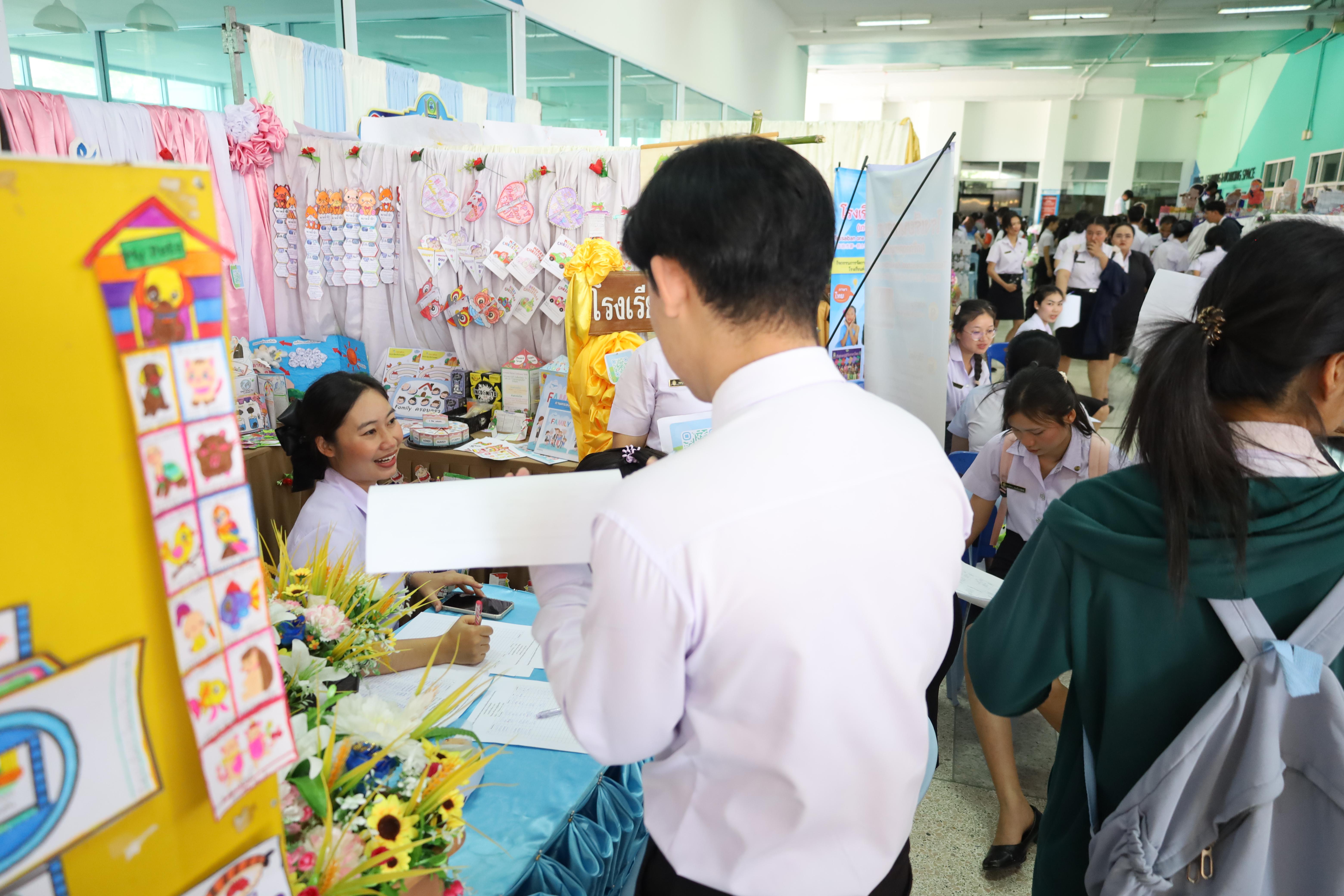 185. นิทรรศการนักศึกษาฝึกประสบการณ์วิชาชีพครู ประจำปีการศึกษา2567