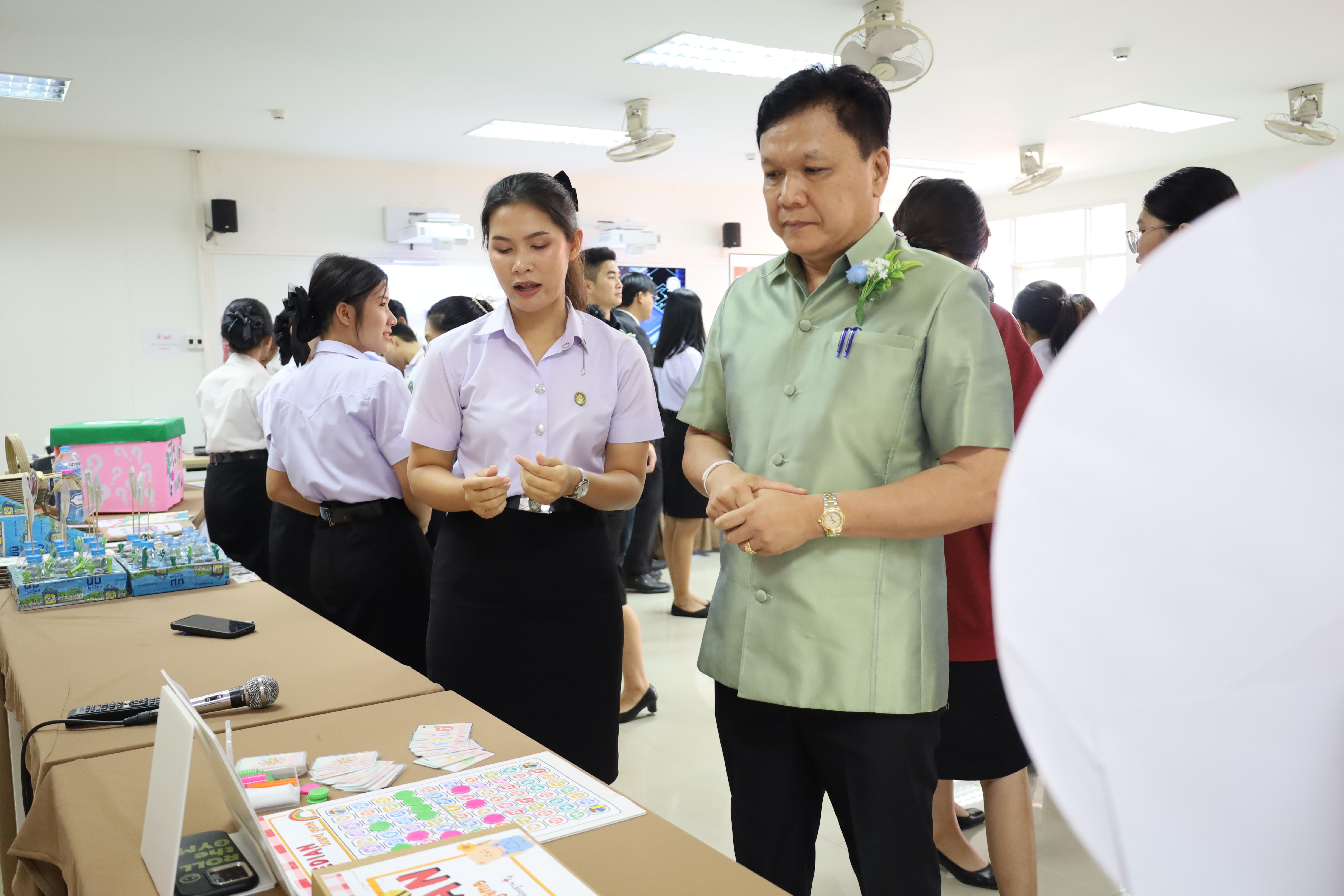 285. นิทรรศการนักศึกษาฝึกประสบการณ์วิชาชีพครู ประจำปีการศึกษา2567
