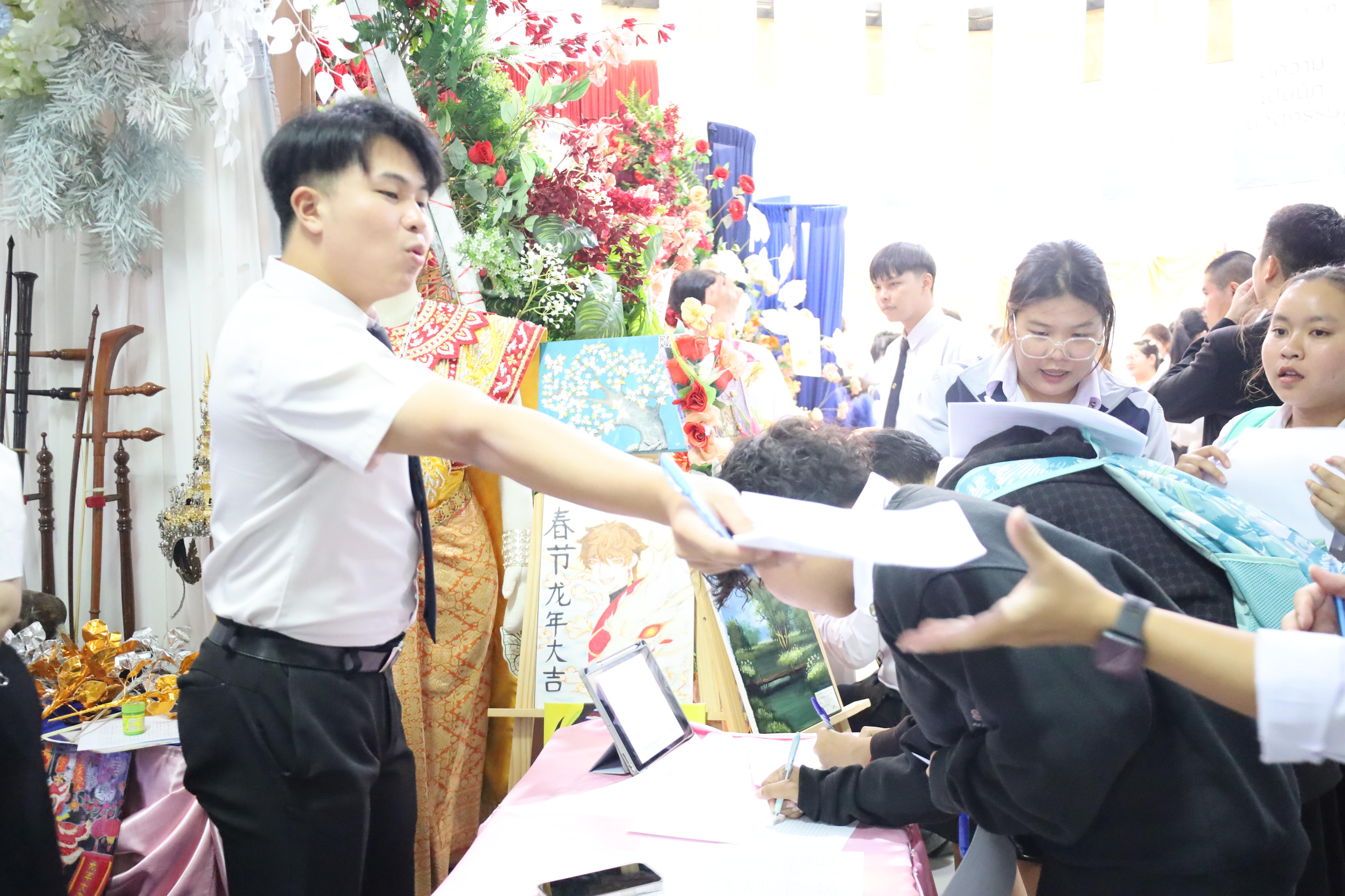 302. นิทรรศการนักศึกษาฝึกประสบการณ์วิชาชีพครู ประจำปีการศึกษา2567