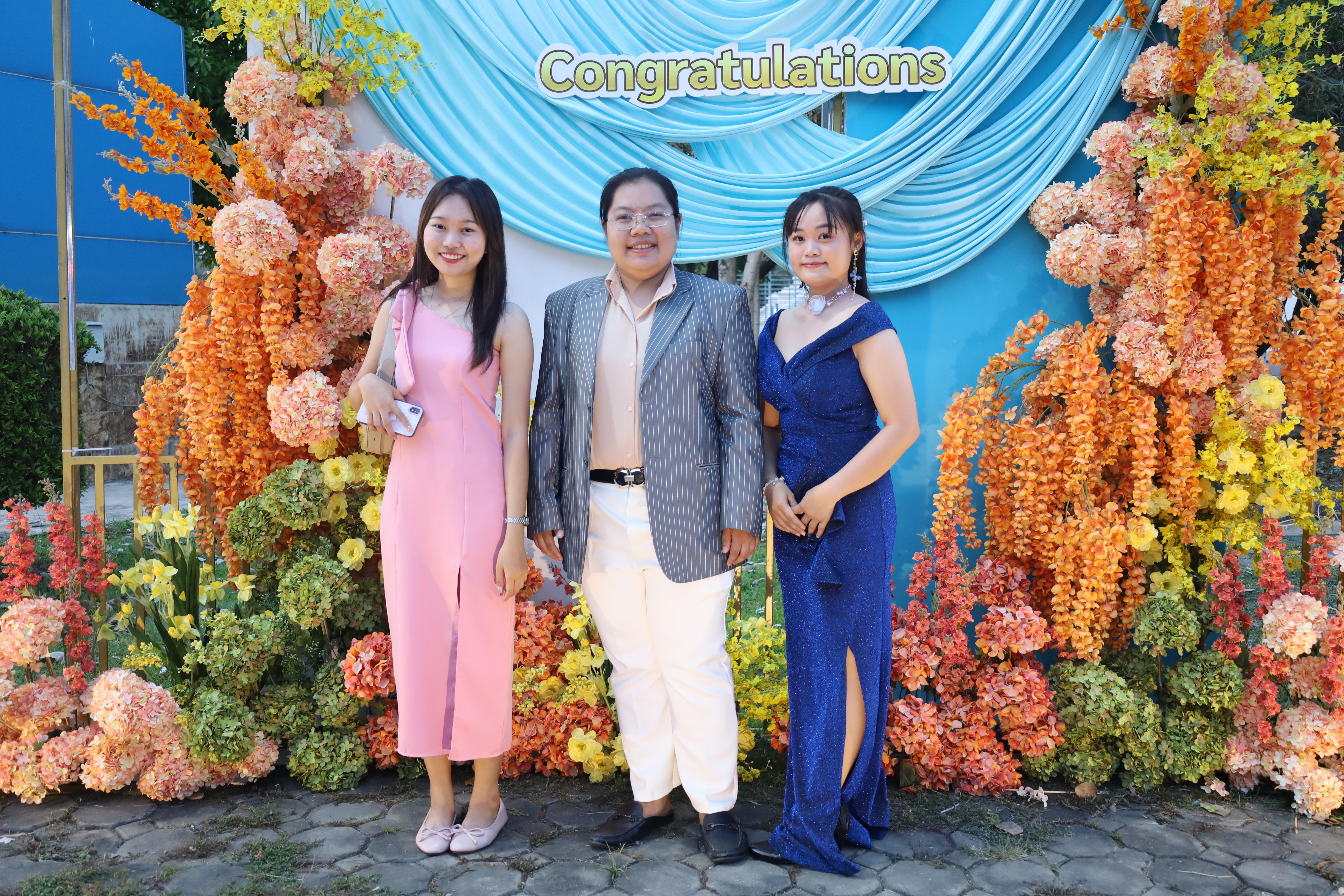 4. งานราตรีสีฟ้า