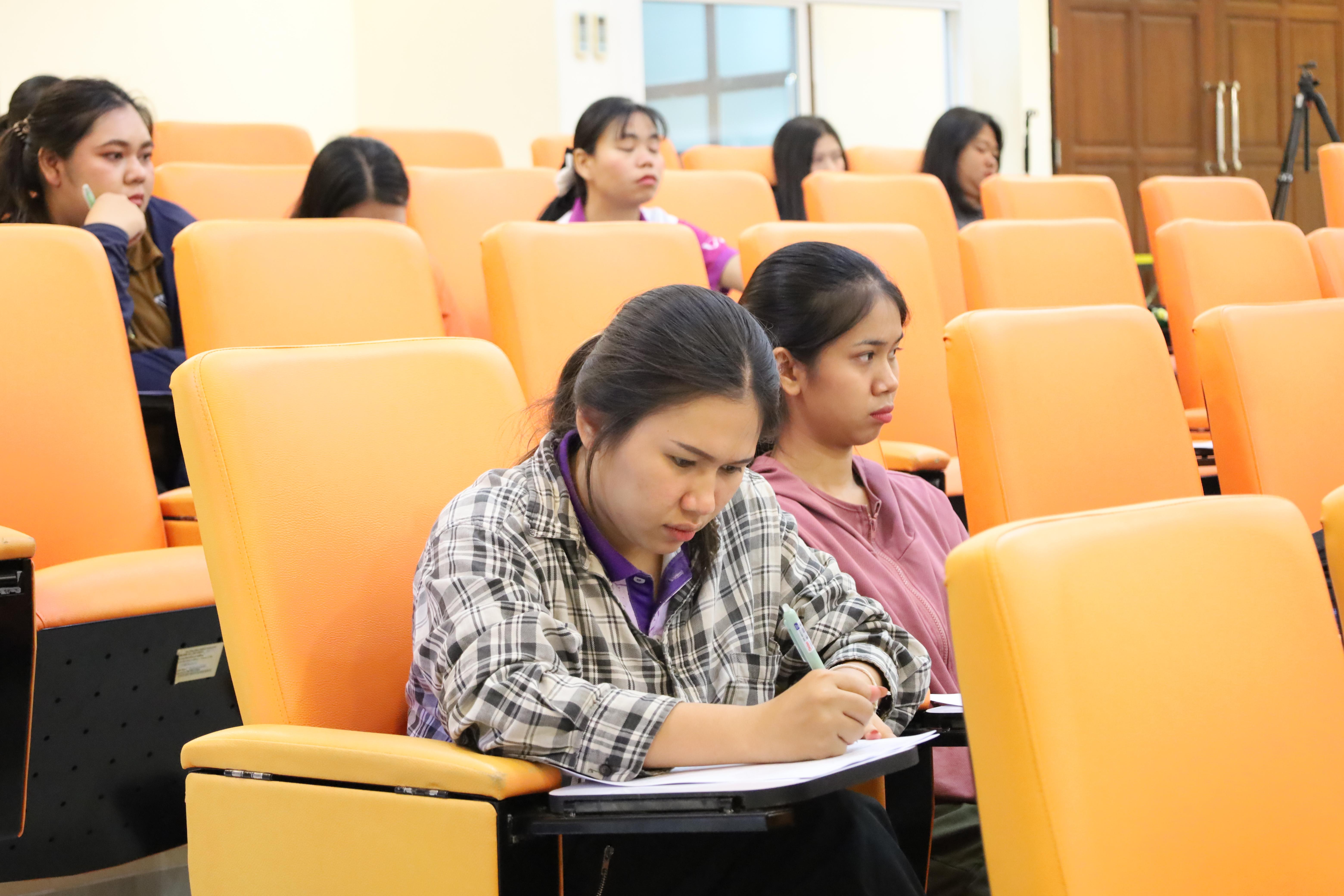 3. โครงการยกระดับสมรรถนะตามมาตรฐานบัณฑิตและดูแลบัณฑิตครูของโปรแกรมวิชาภาษาไทย