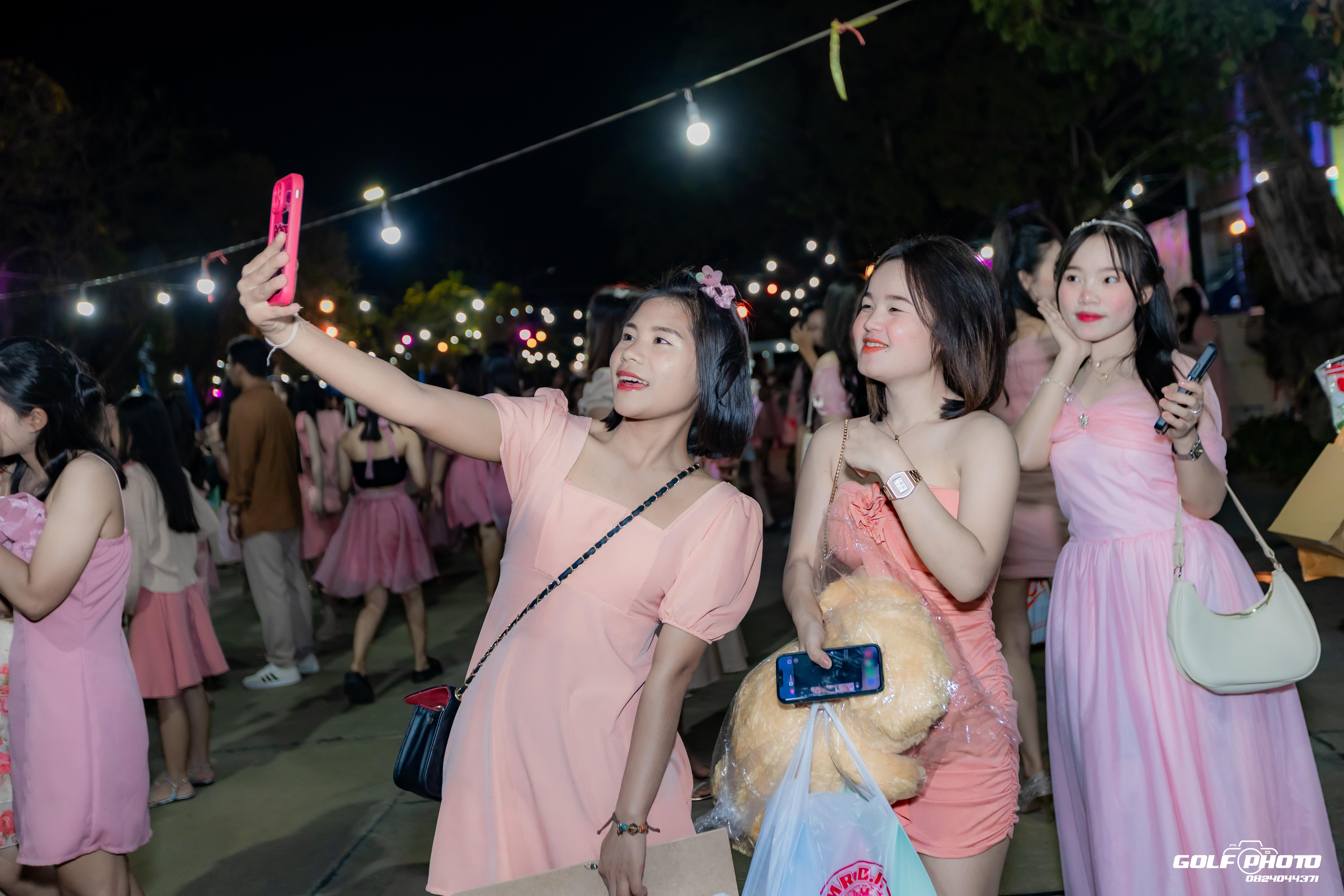 64. งานราตรีสีฟ้า