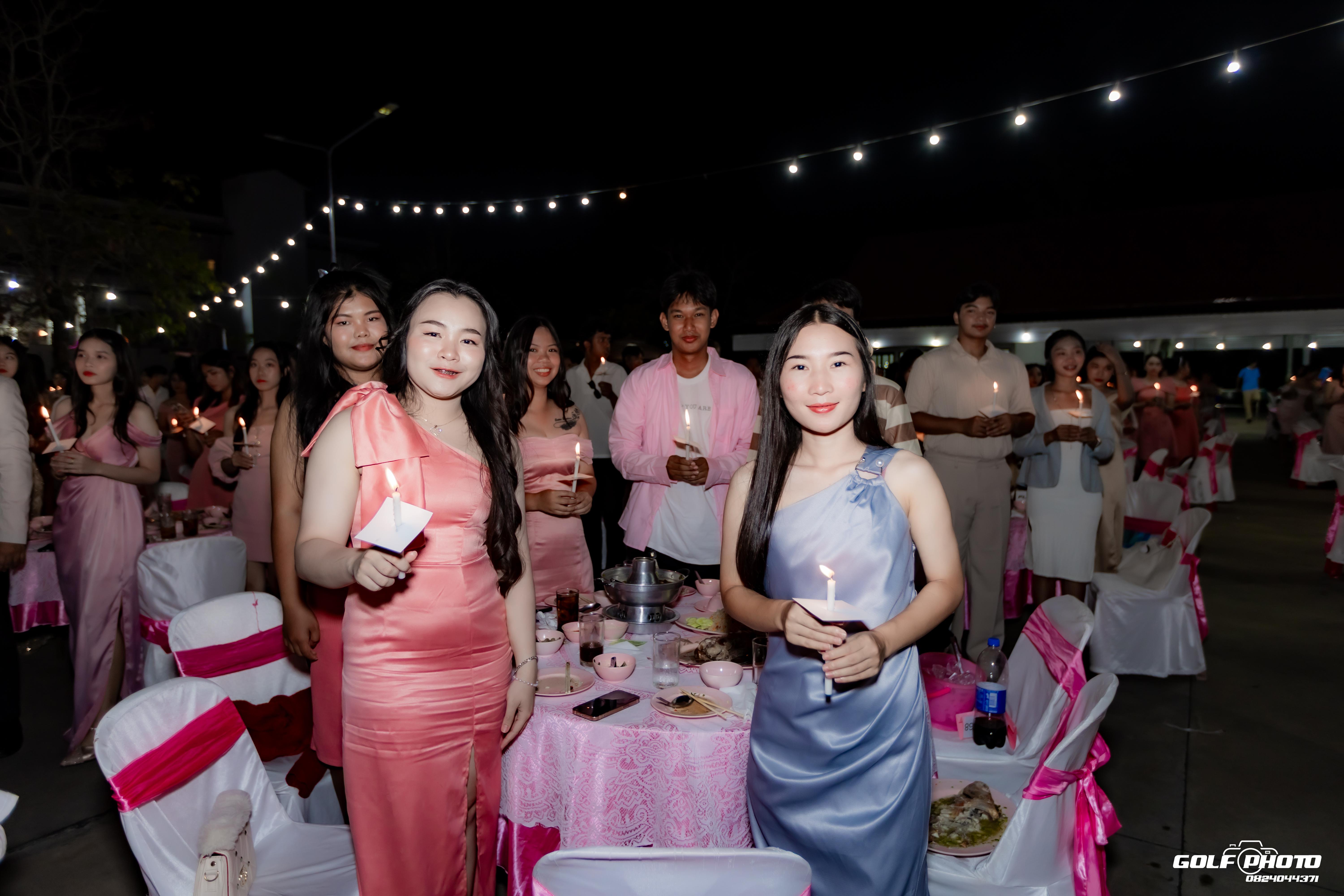 144. งานราตรีสีฟ้า