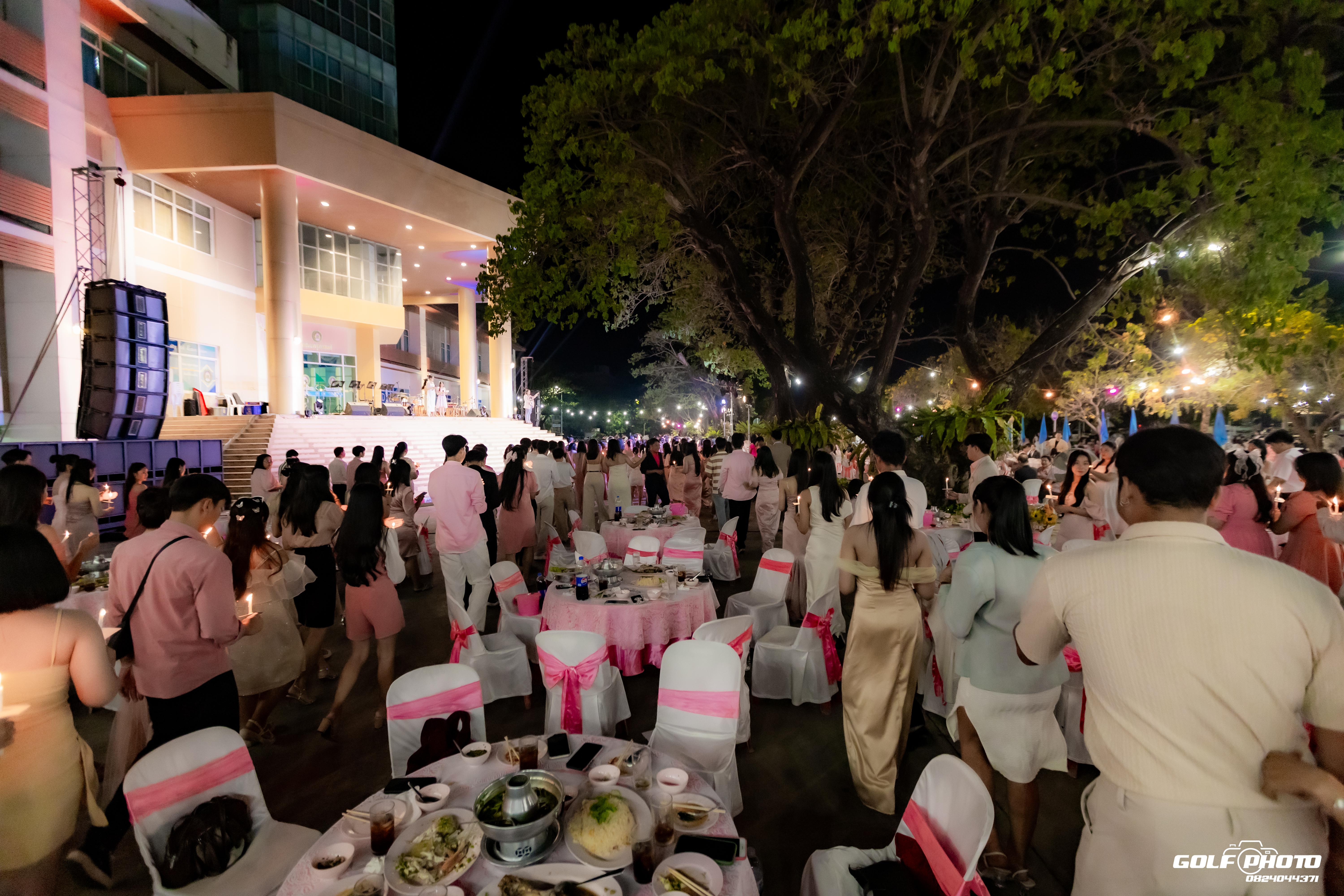 154. งานราตรีสีฟ้า