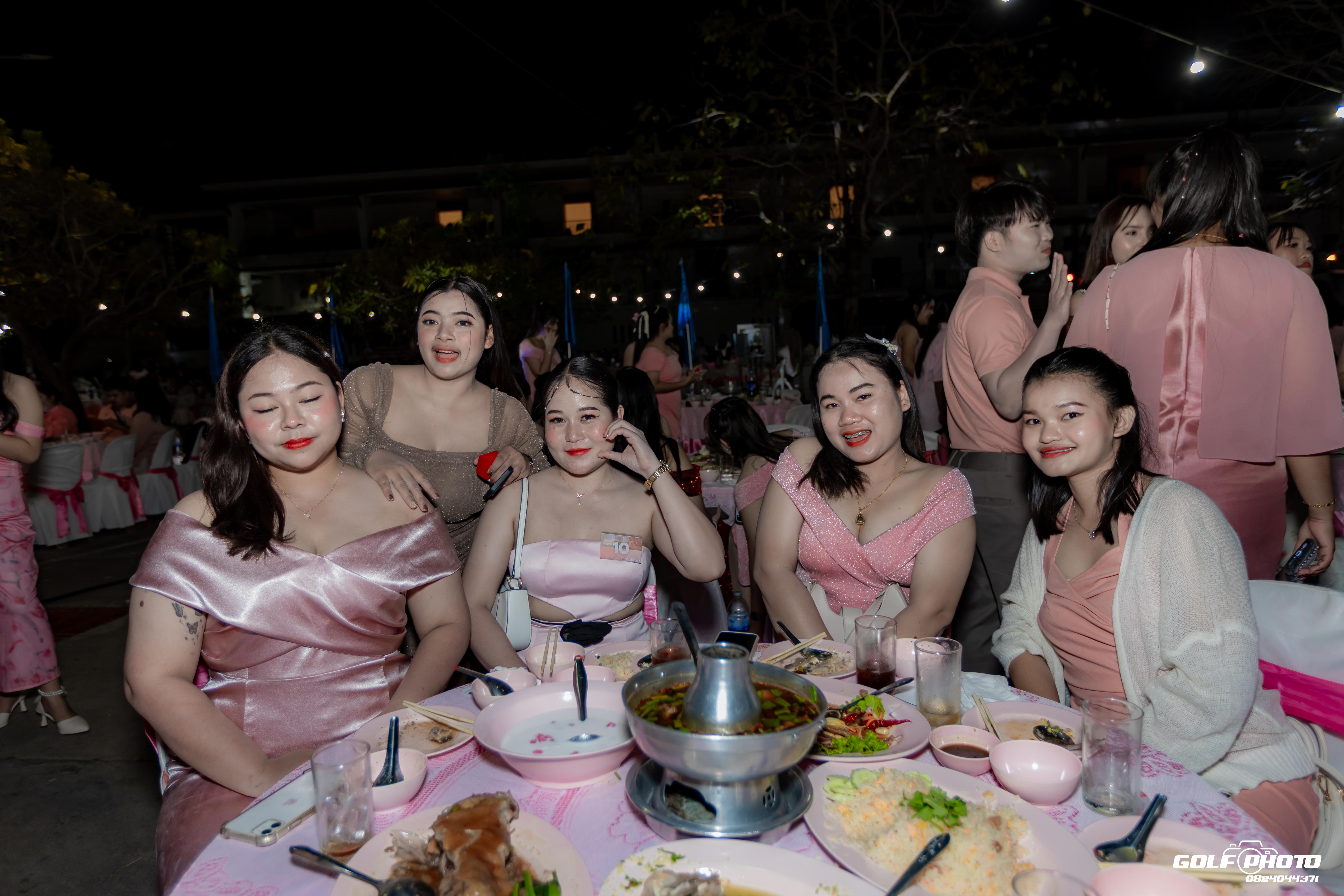 279. งานราตรีสีฟ้า