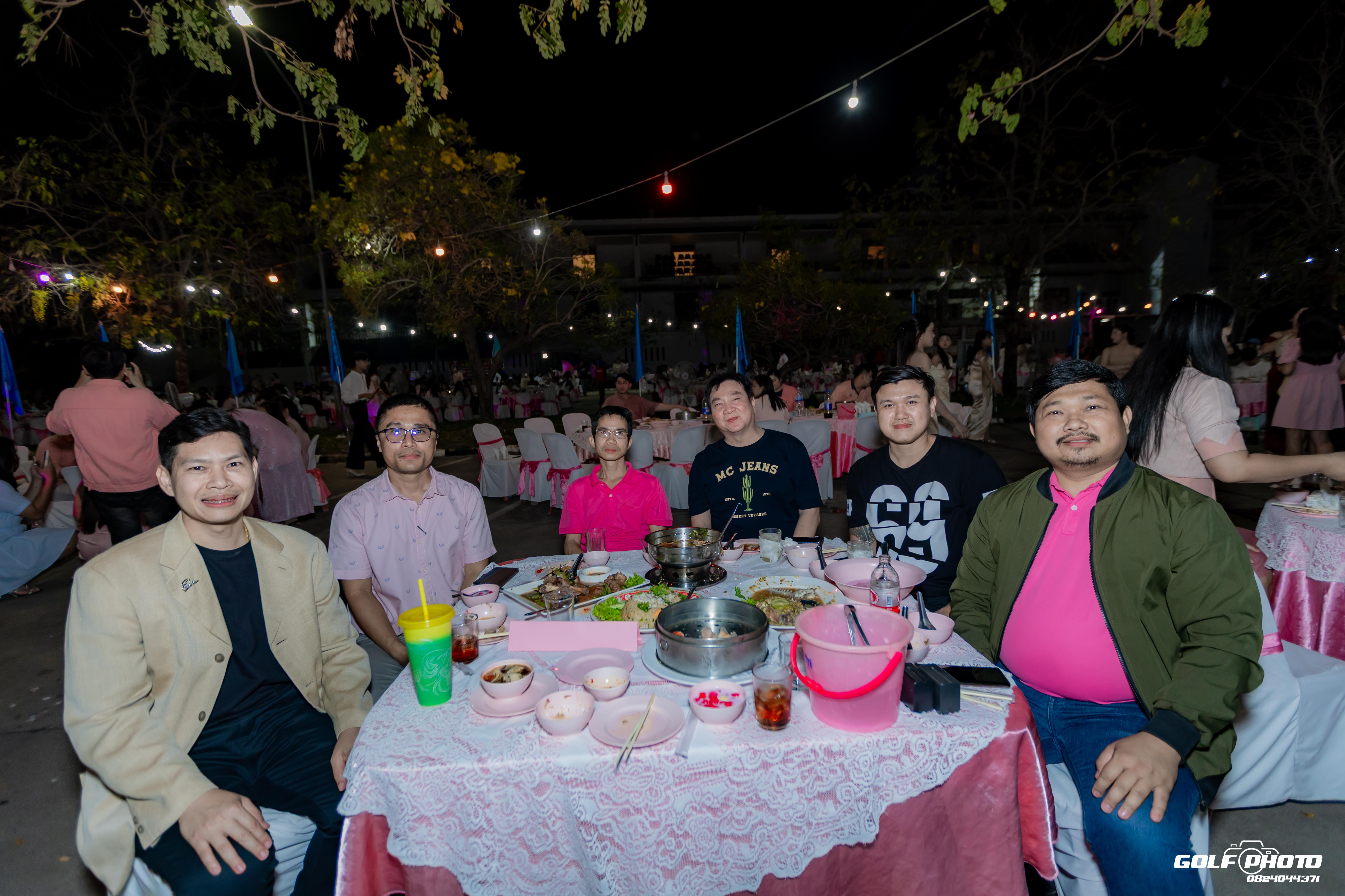 285. งานราตรีสีฟ้า