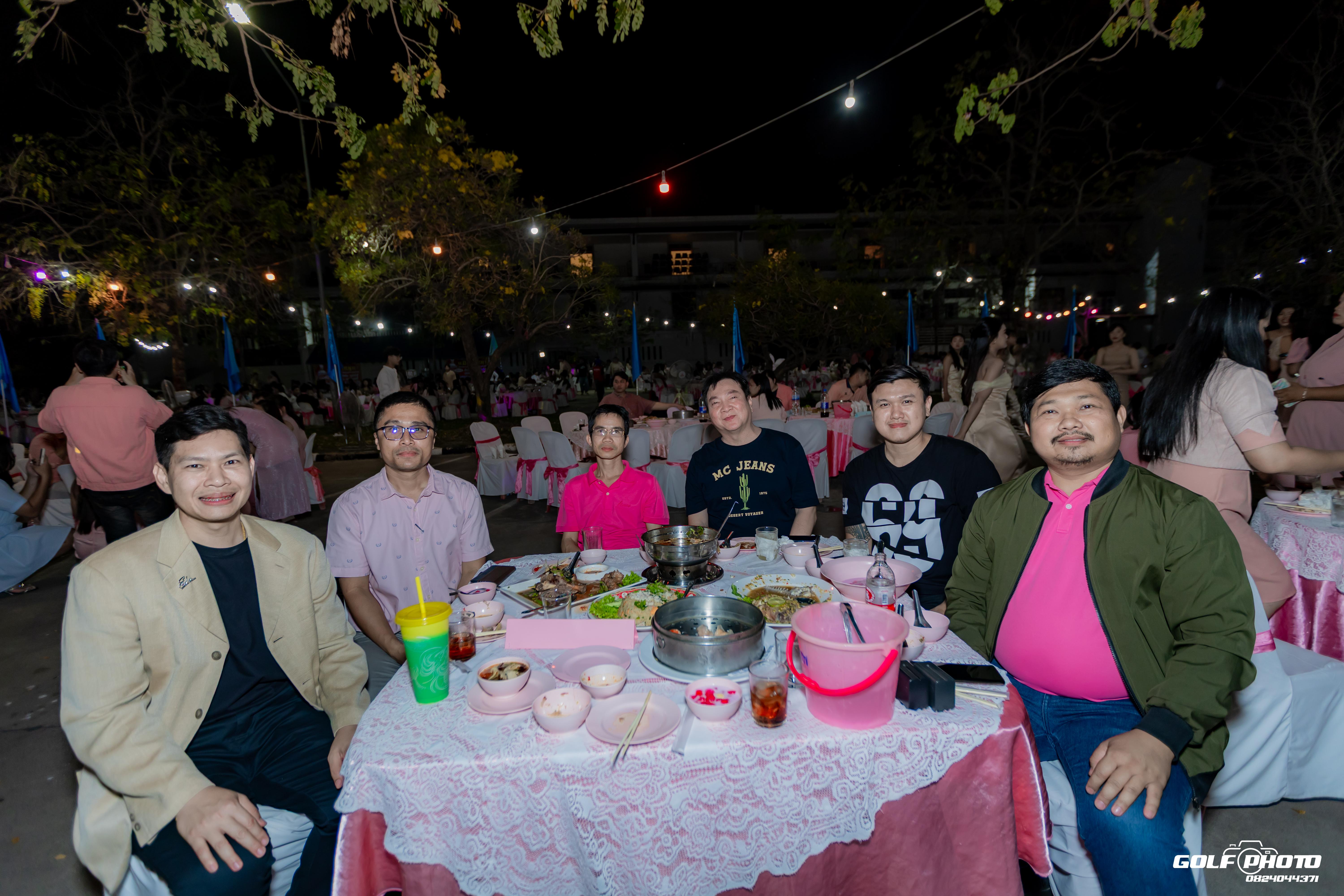 286. งานราตรีสีฟ้า