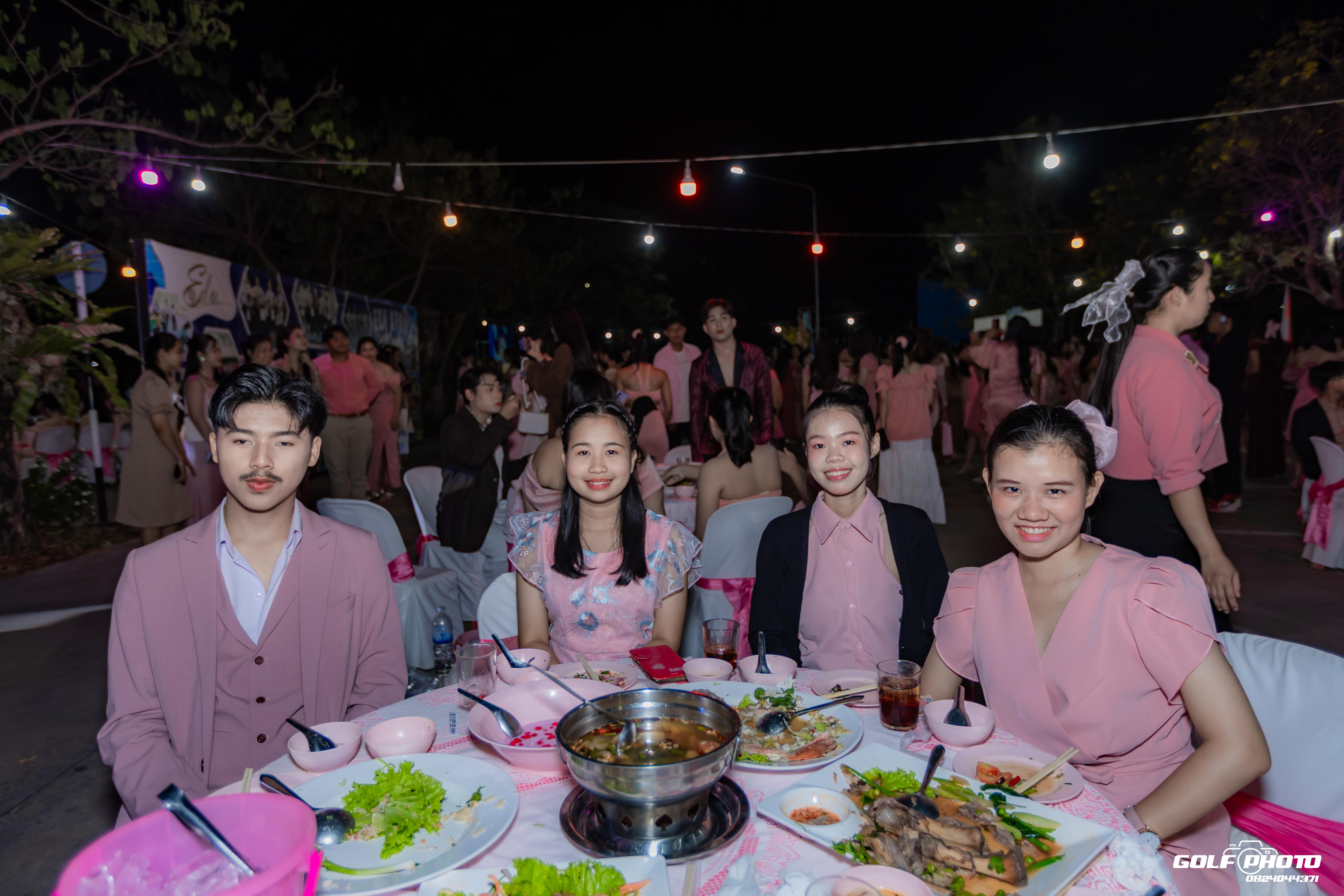 297. งานราตรีสีฟ้า