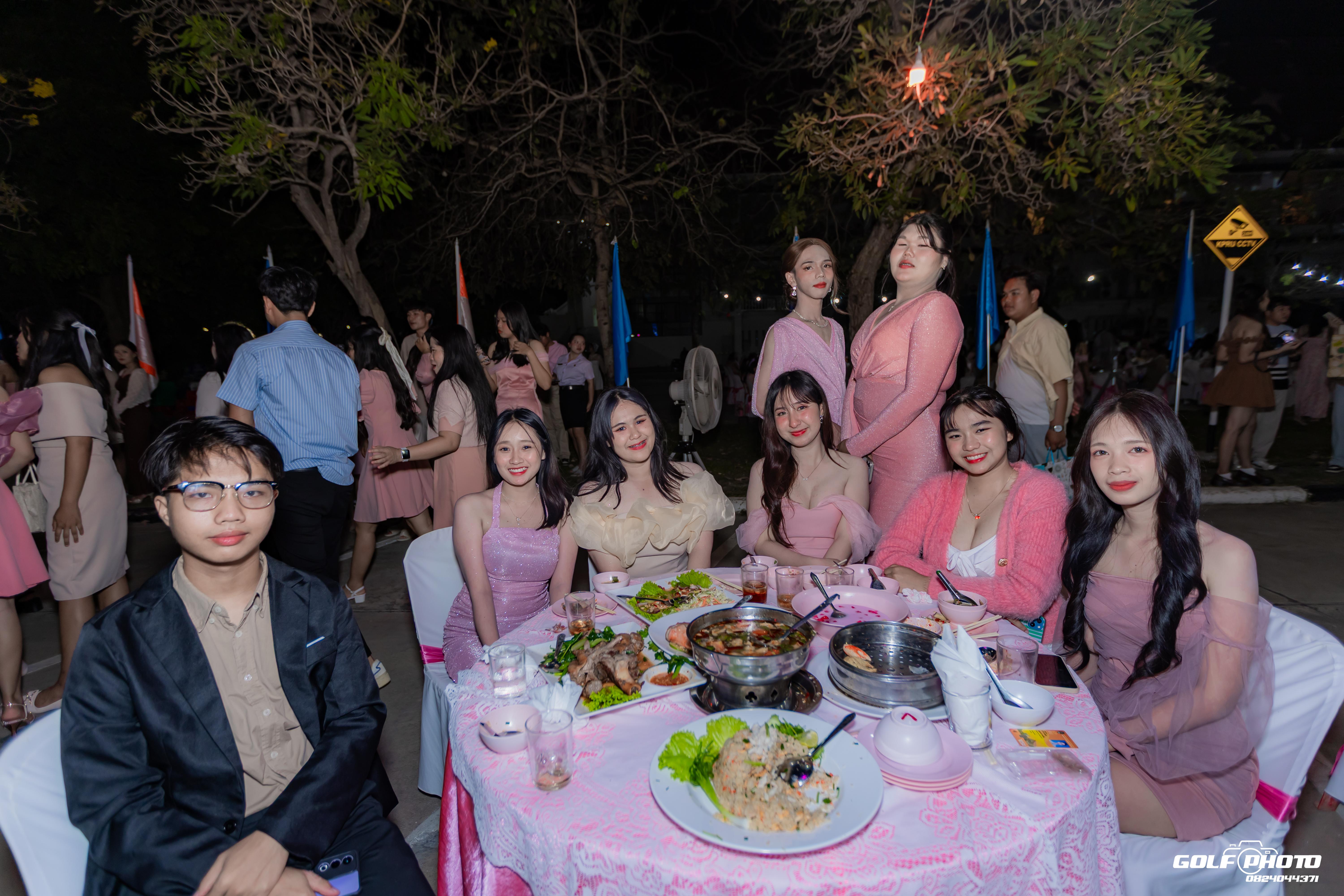 302. งานราตรีสีฟ้า