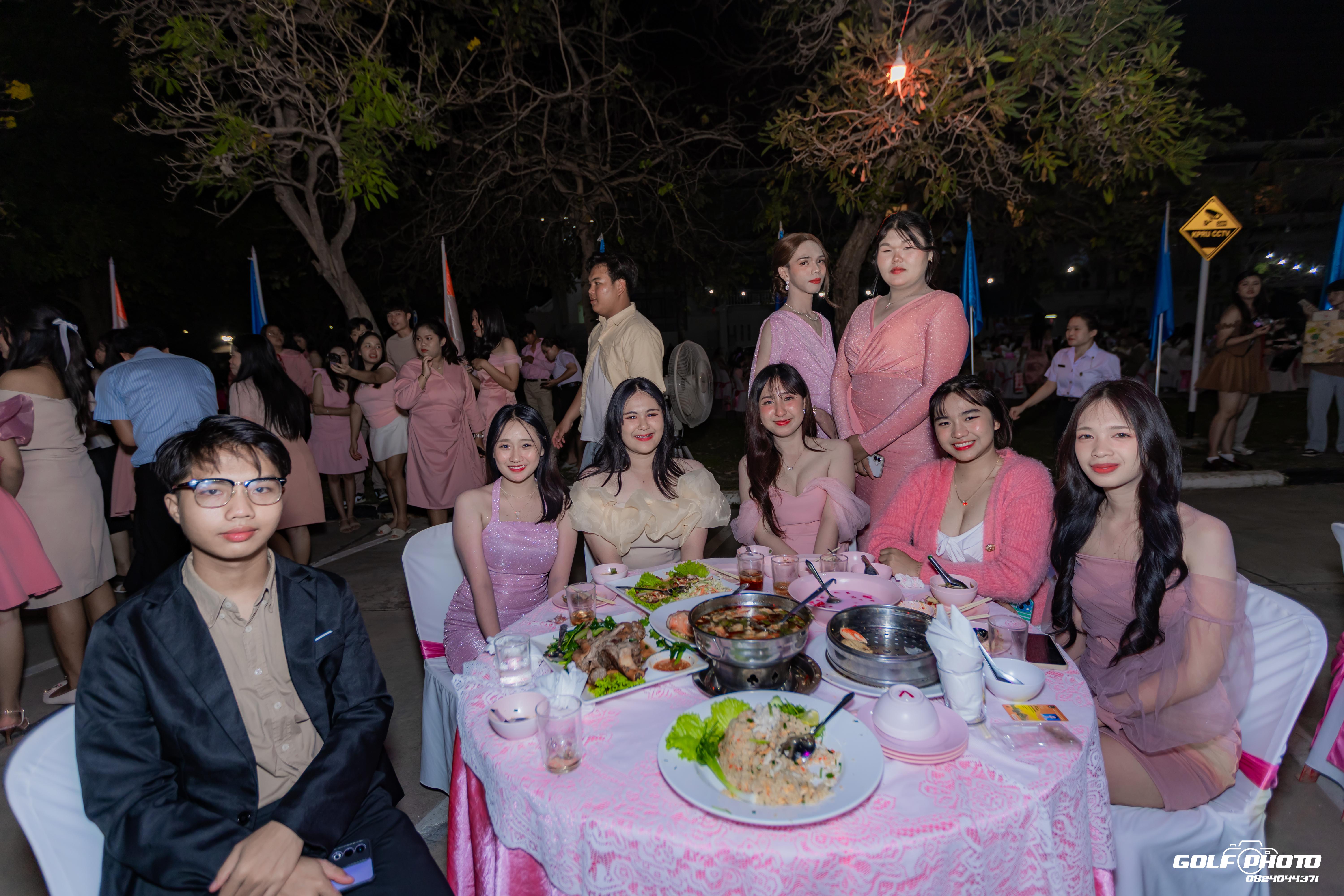 303. งานราตรีสีฟ้า