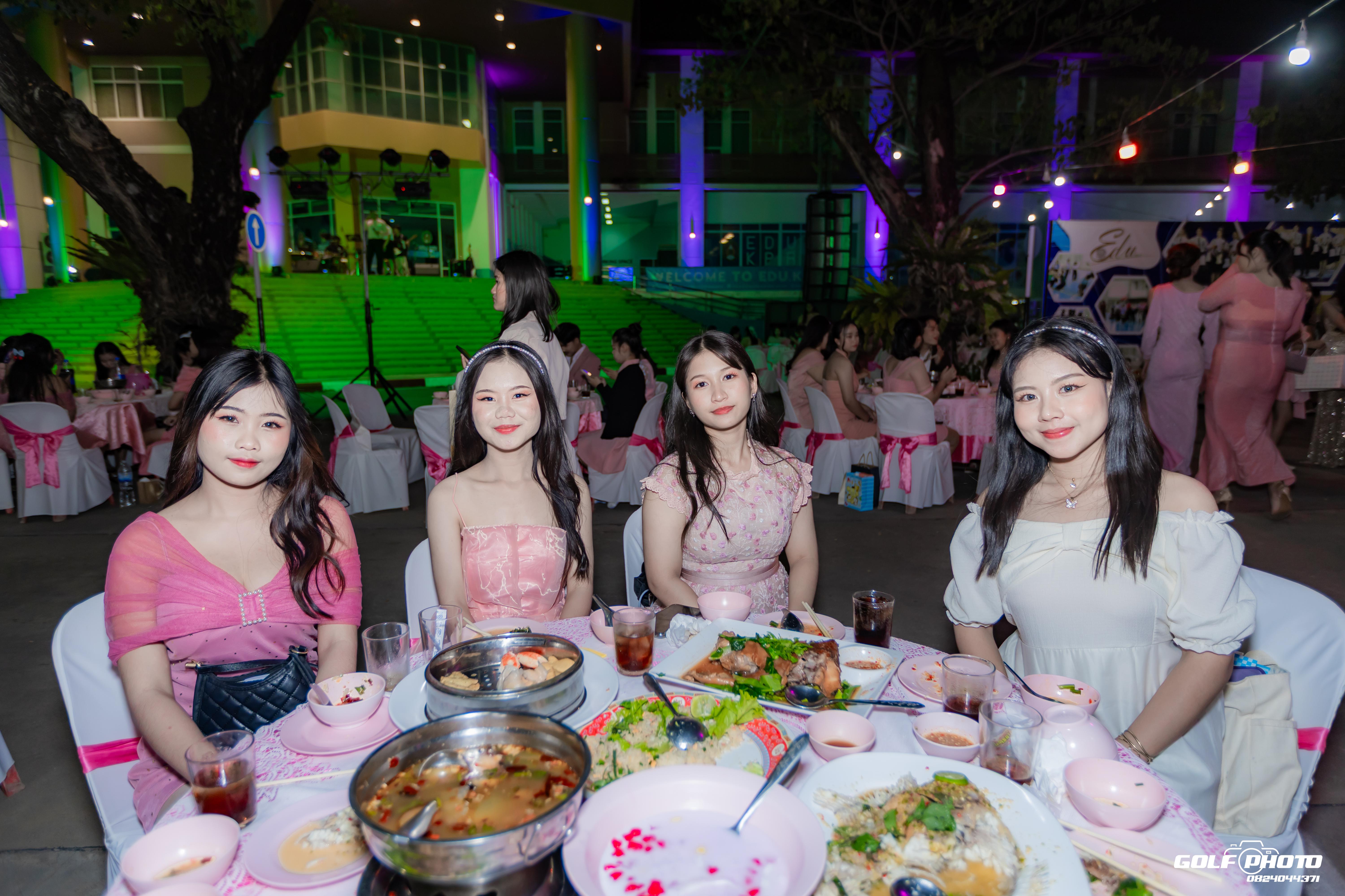 304. งานราตรีสีฟ้า