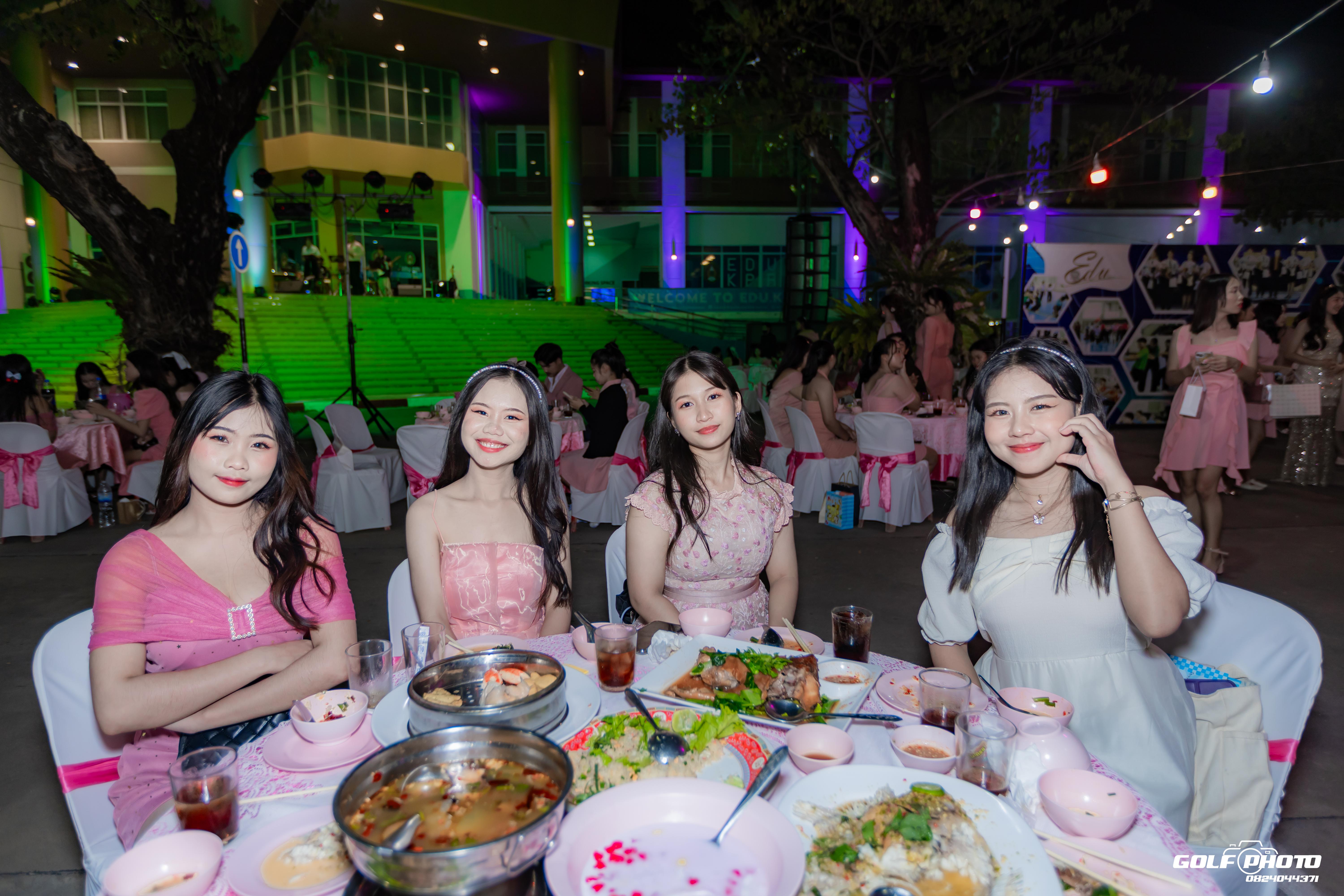 305. งานราตรีสีฟ้า