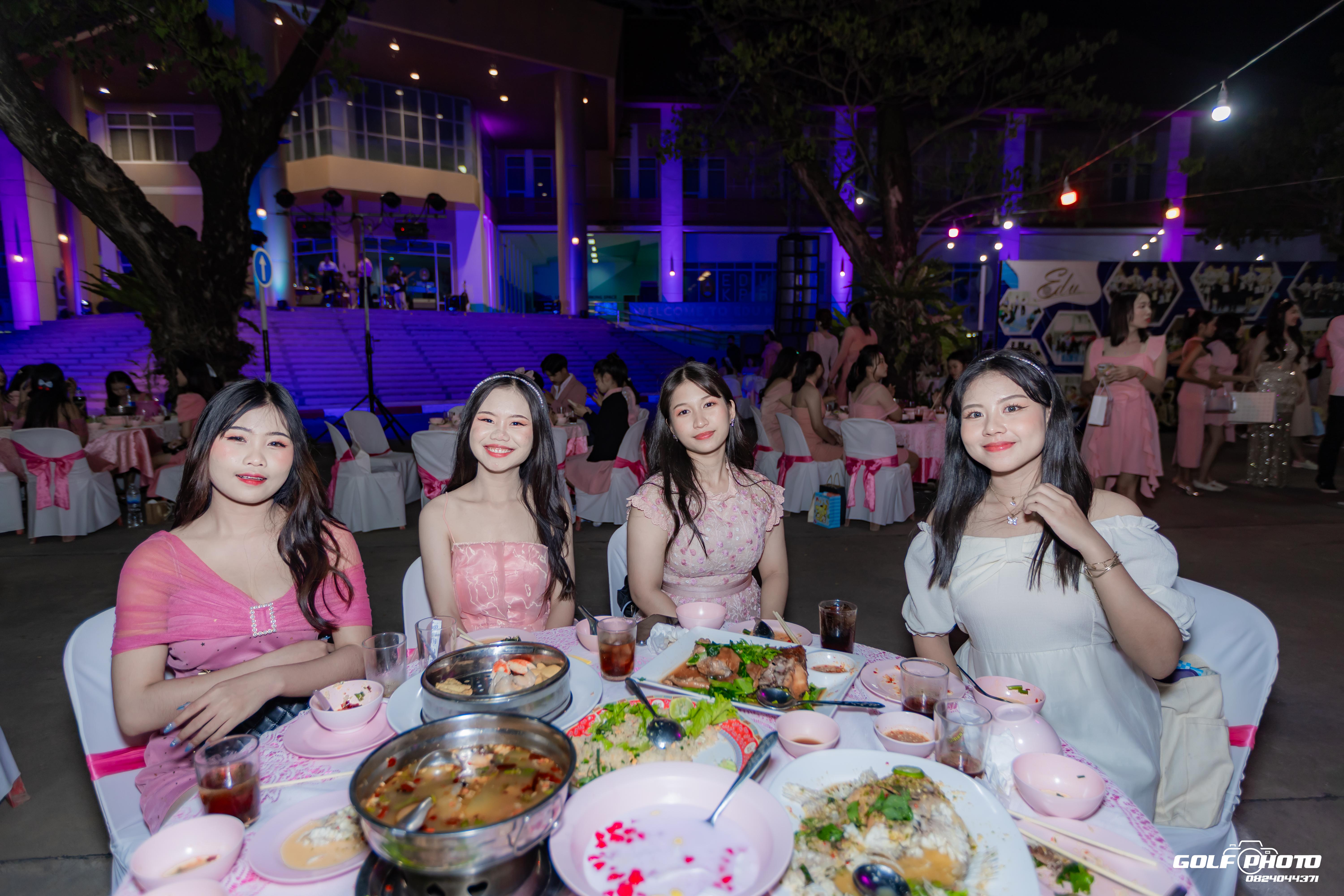 306. งานราตรีสีฟ้า
