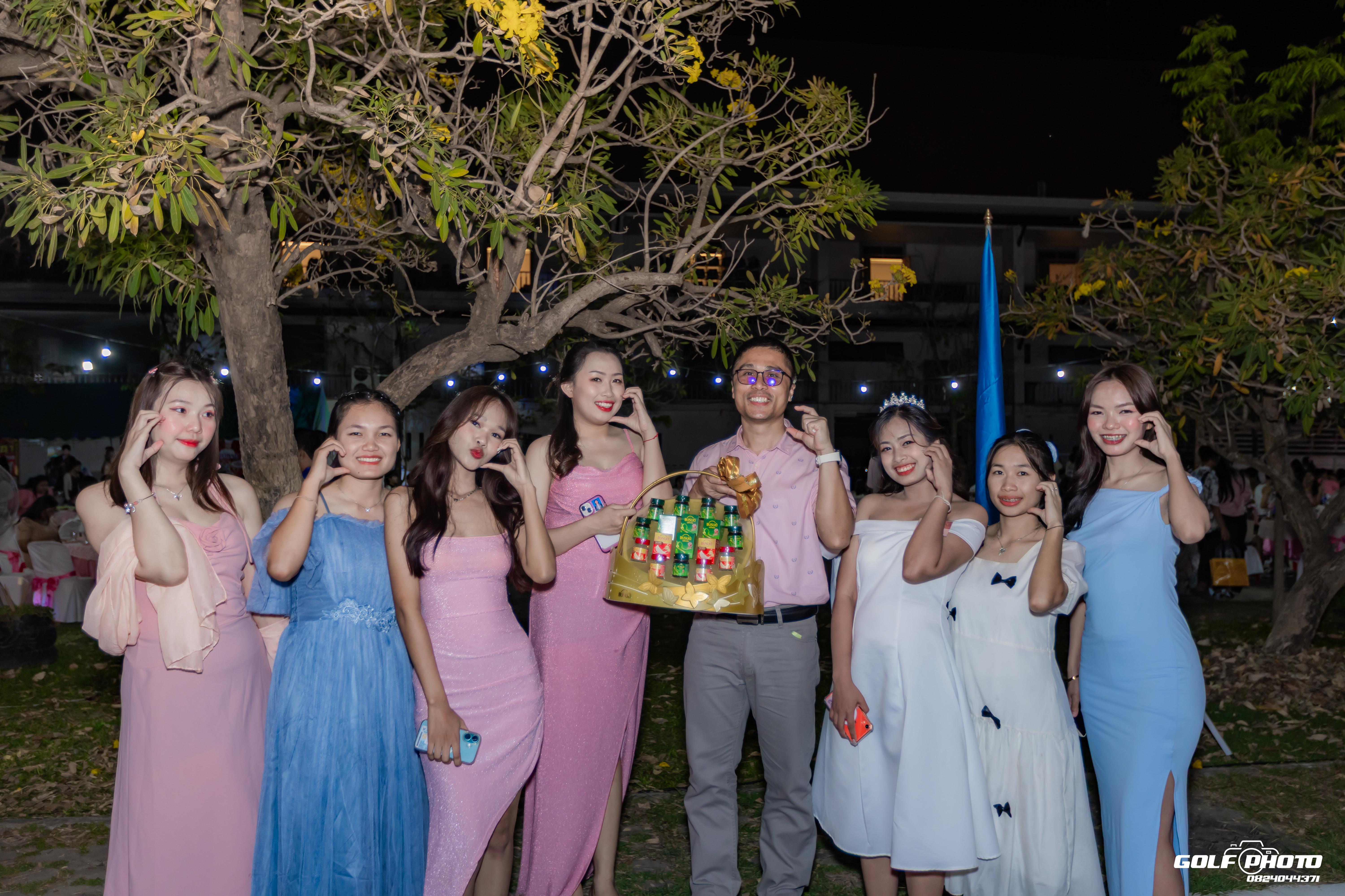 330. งานราตรีสีฟ้า