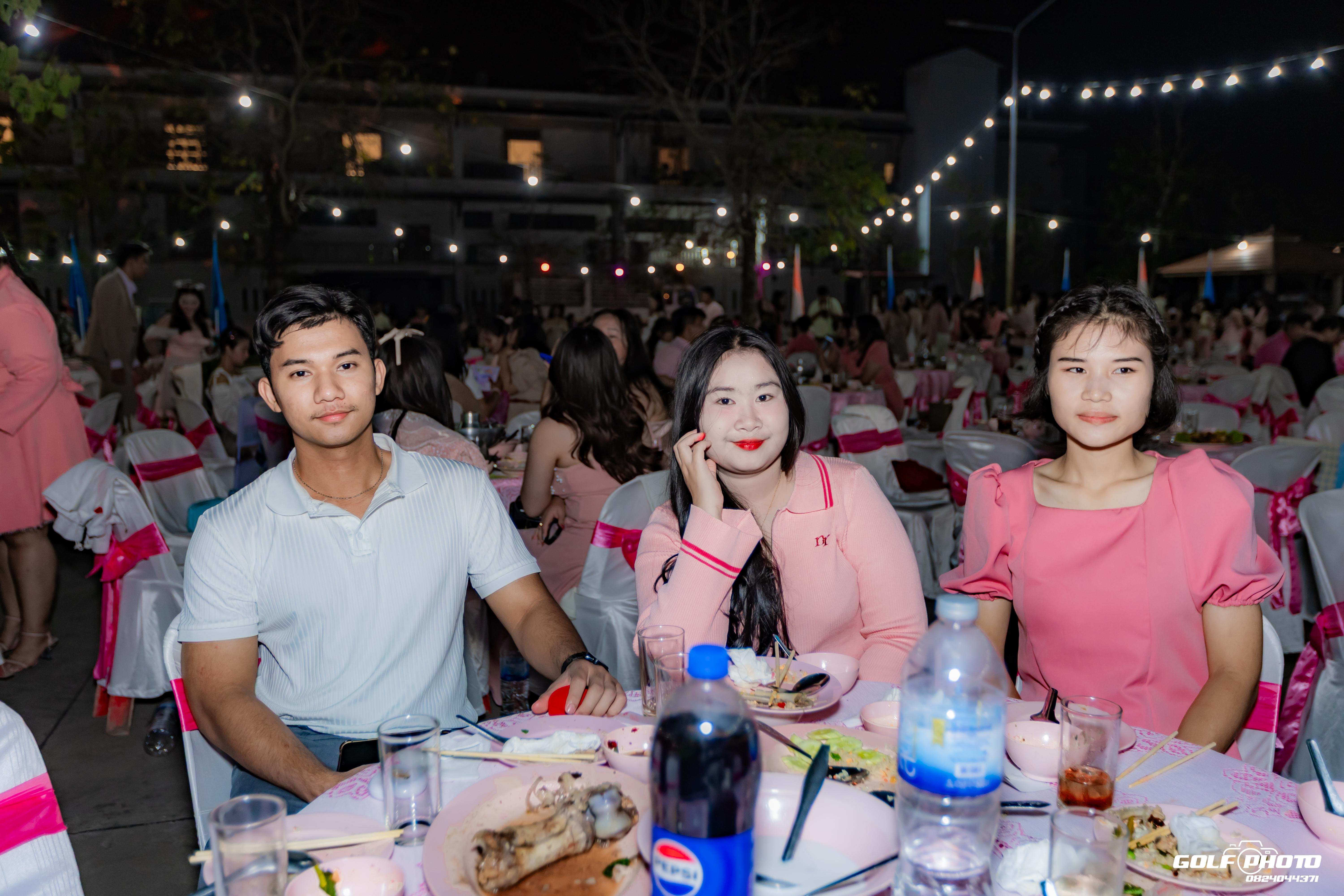 351. งานราตรีสีฟ้า