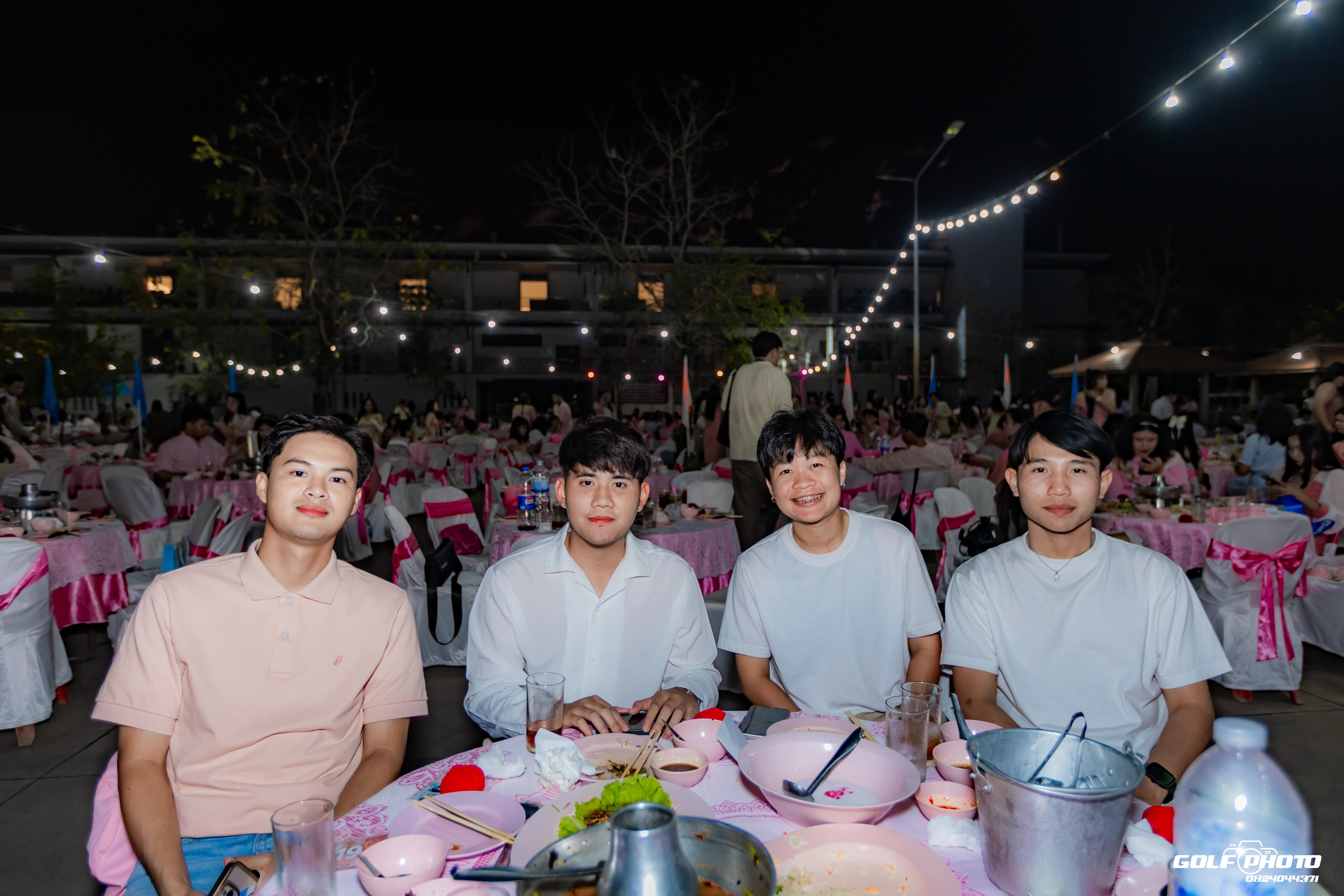 352. งานราตรีสีฟ้า