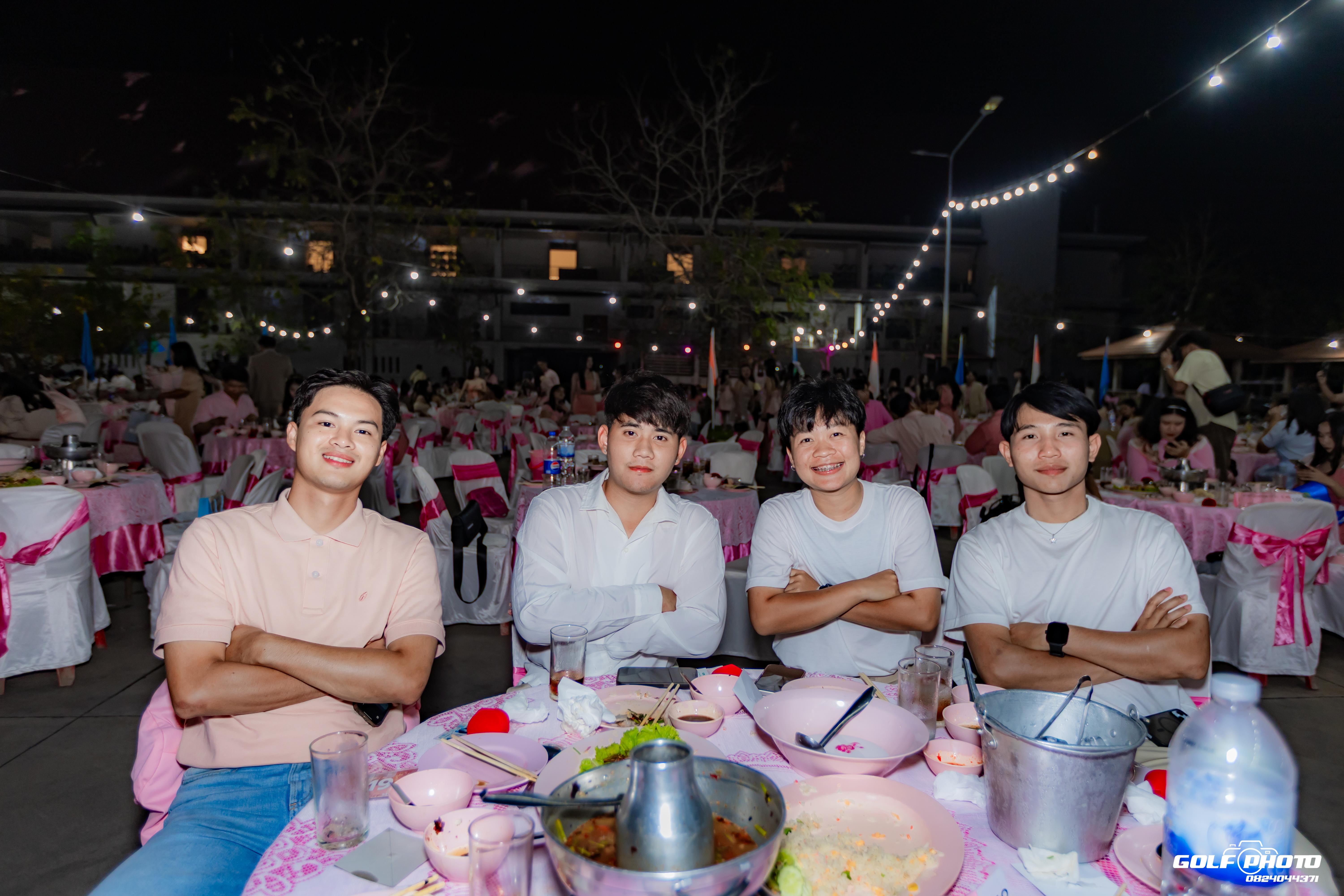 353. งานราตรีสีฟ้า