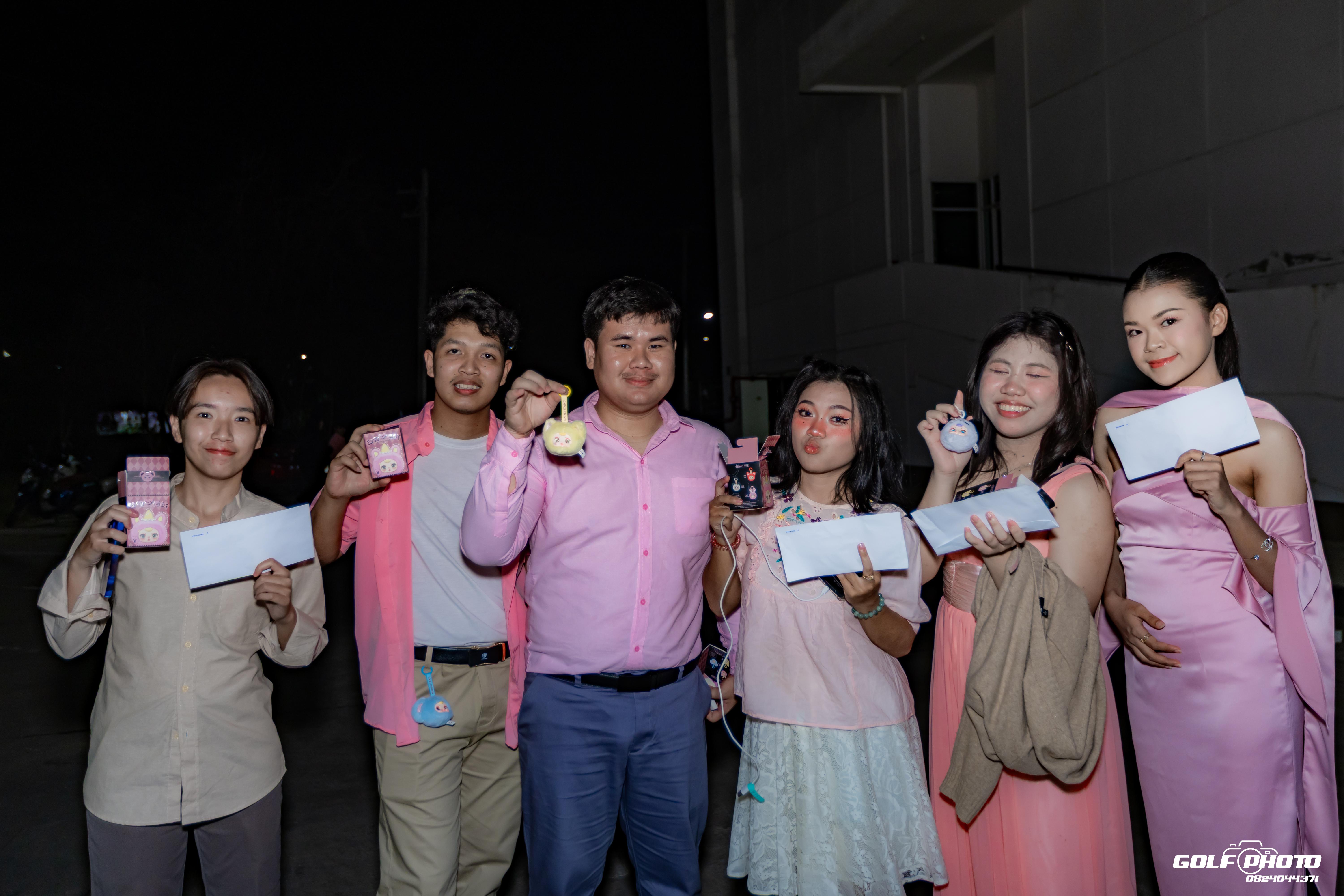 376. งานราตรีสีฟ้า