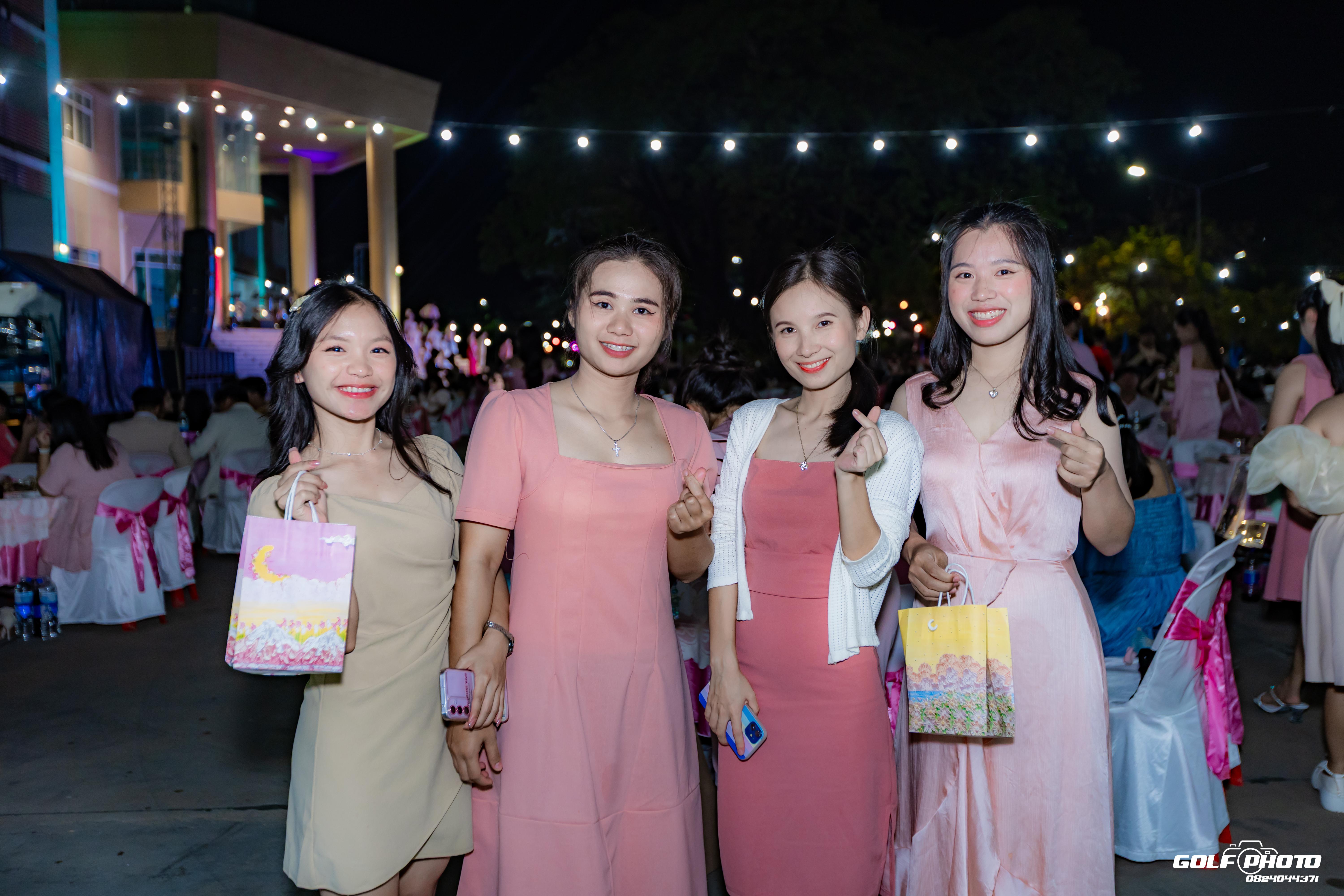 379. งานราตรีสีฟ้า