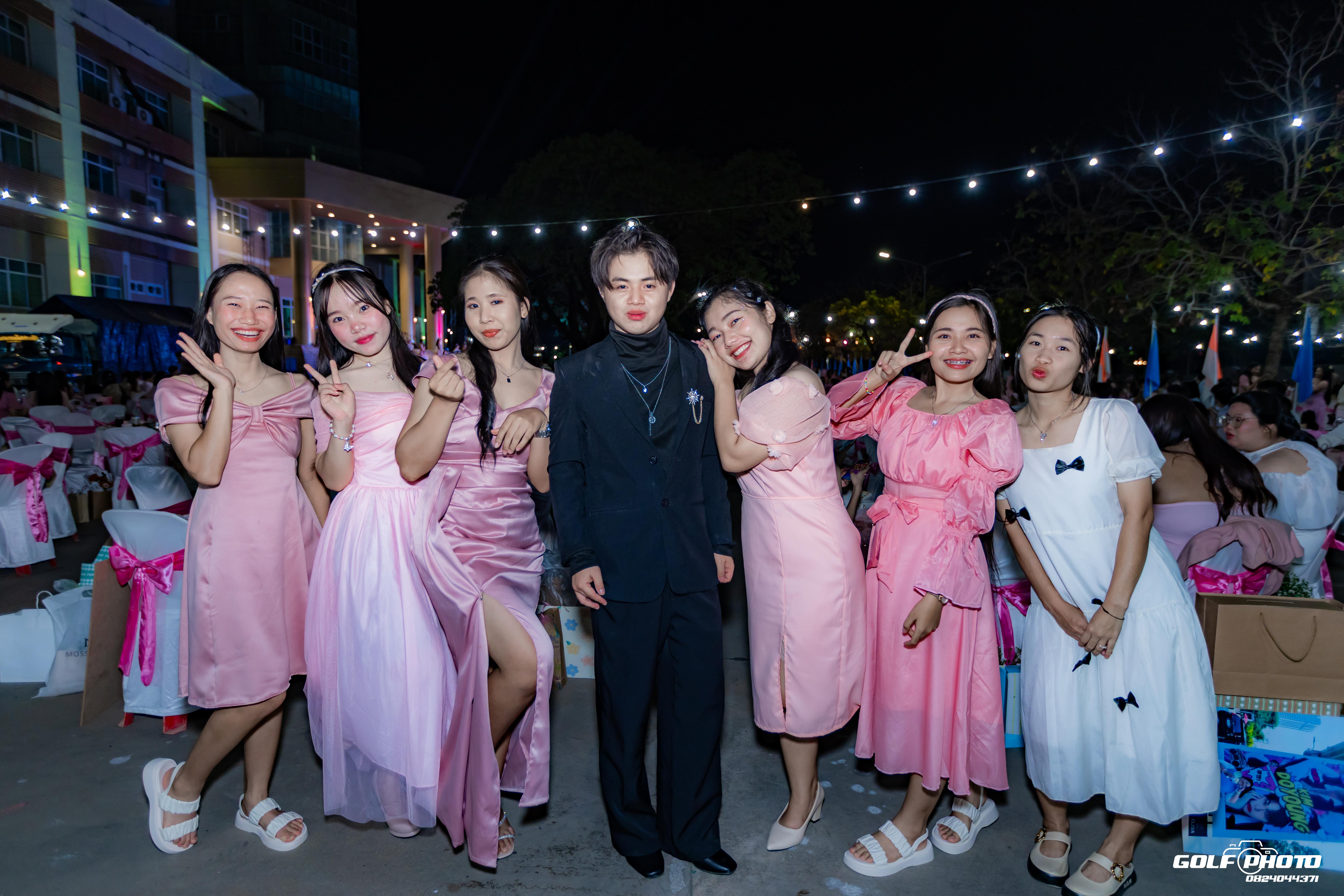 389. งานราตรีสีฟ้า