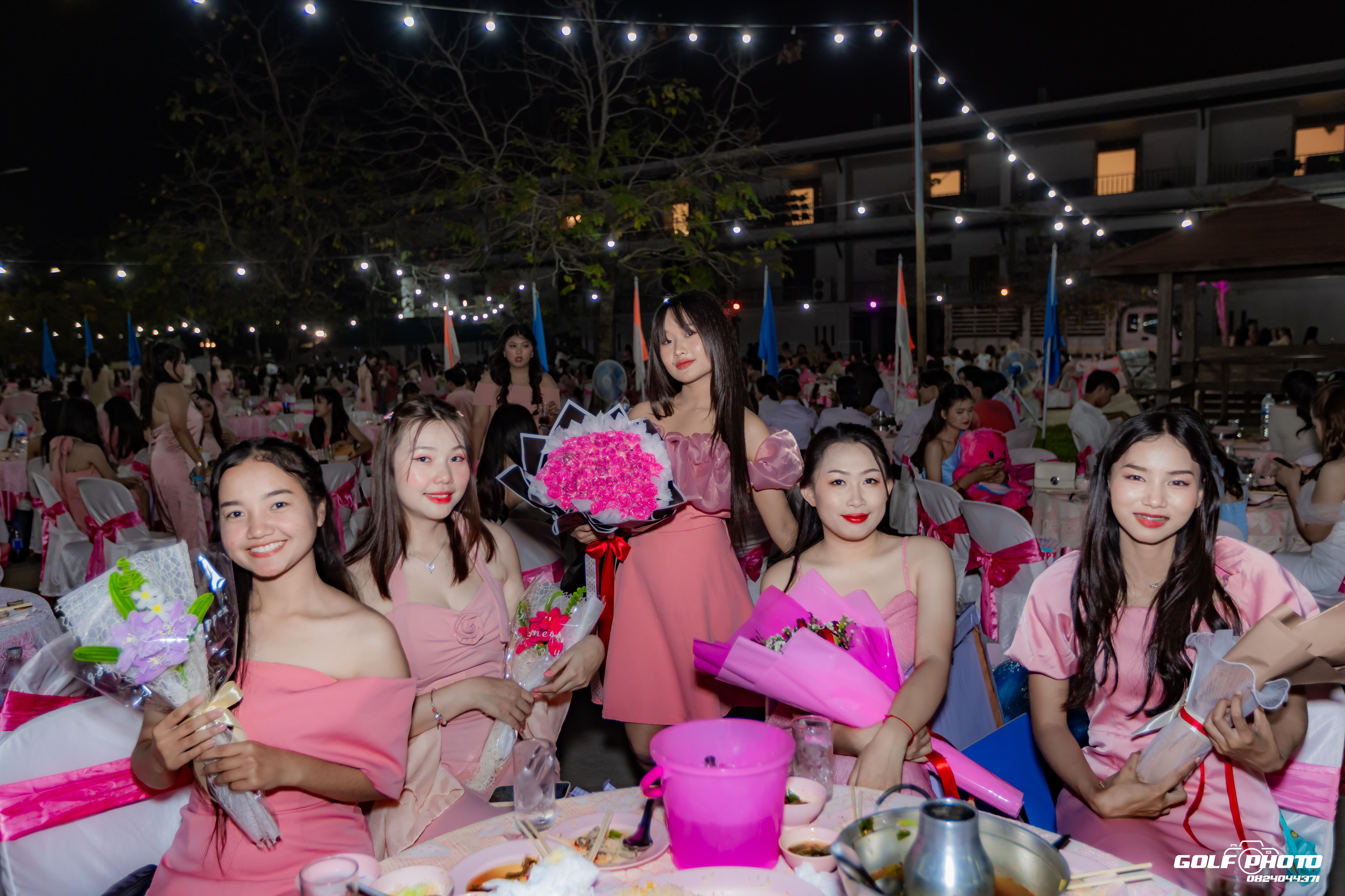 390. งานราตรีสีฟ้า