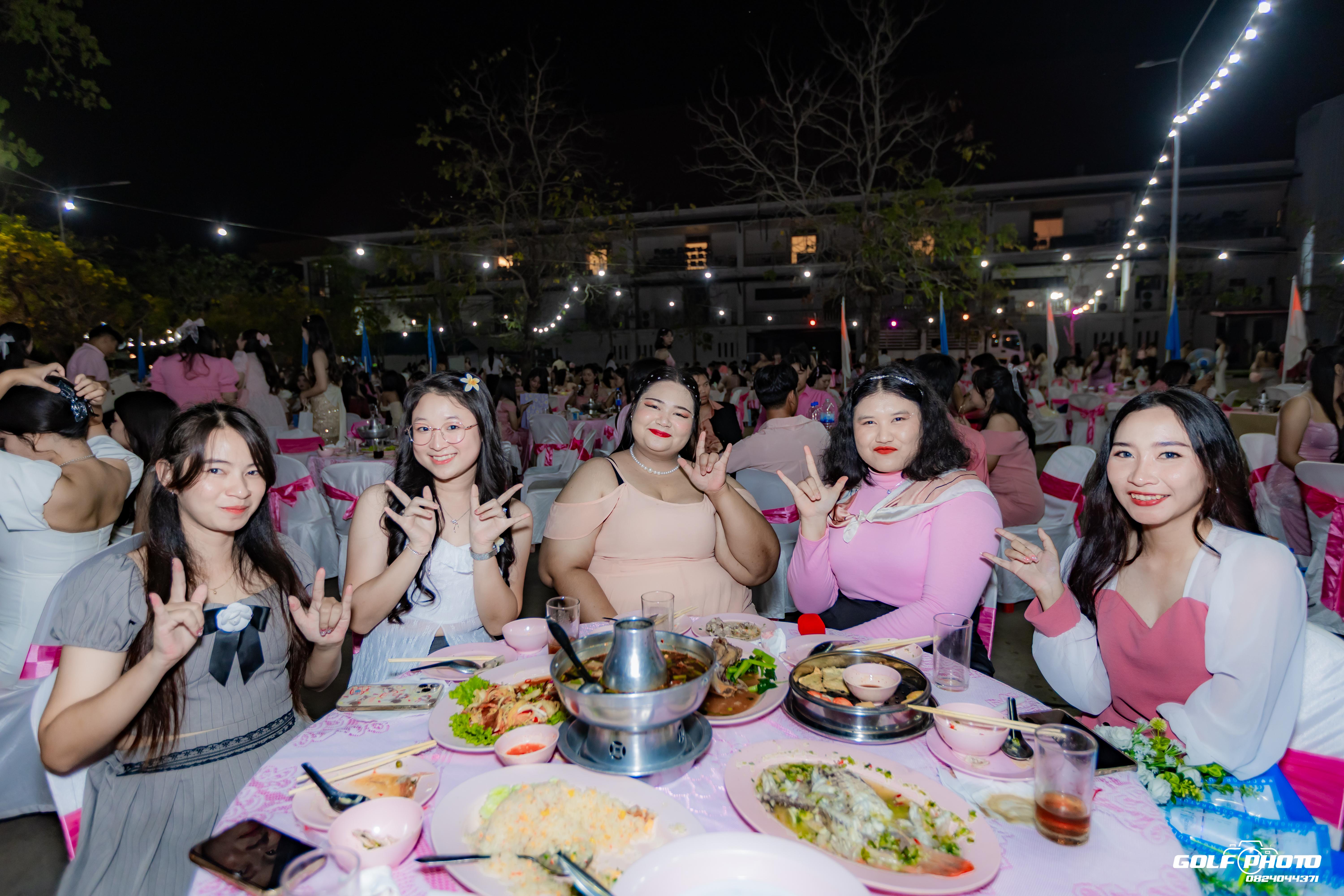 411. งานราตรีสีฟ้า