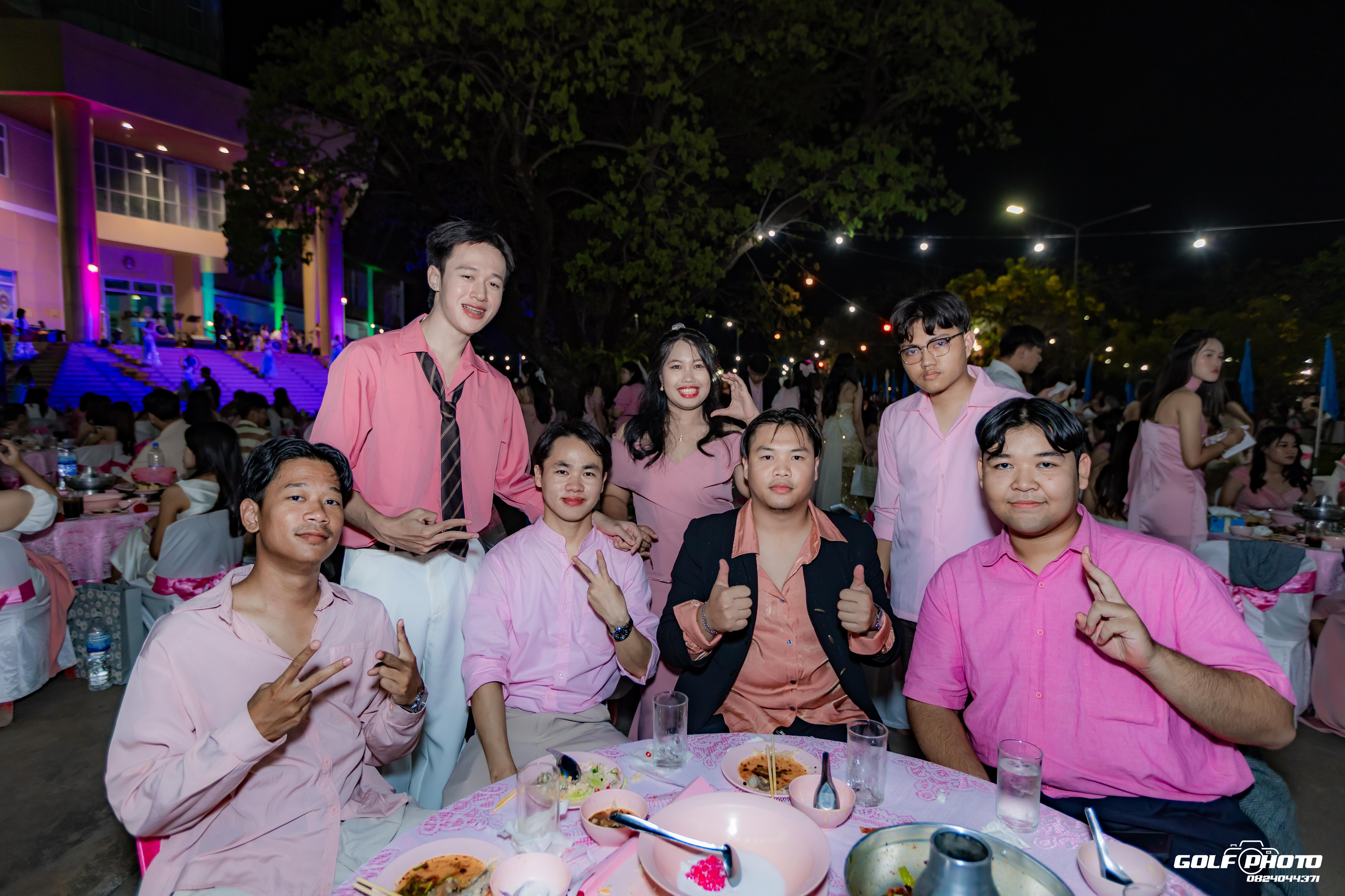 413. งานราตรีสีฟ้า