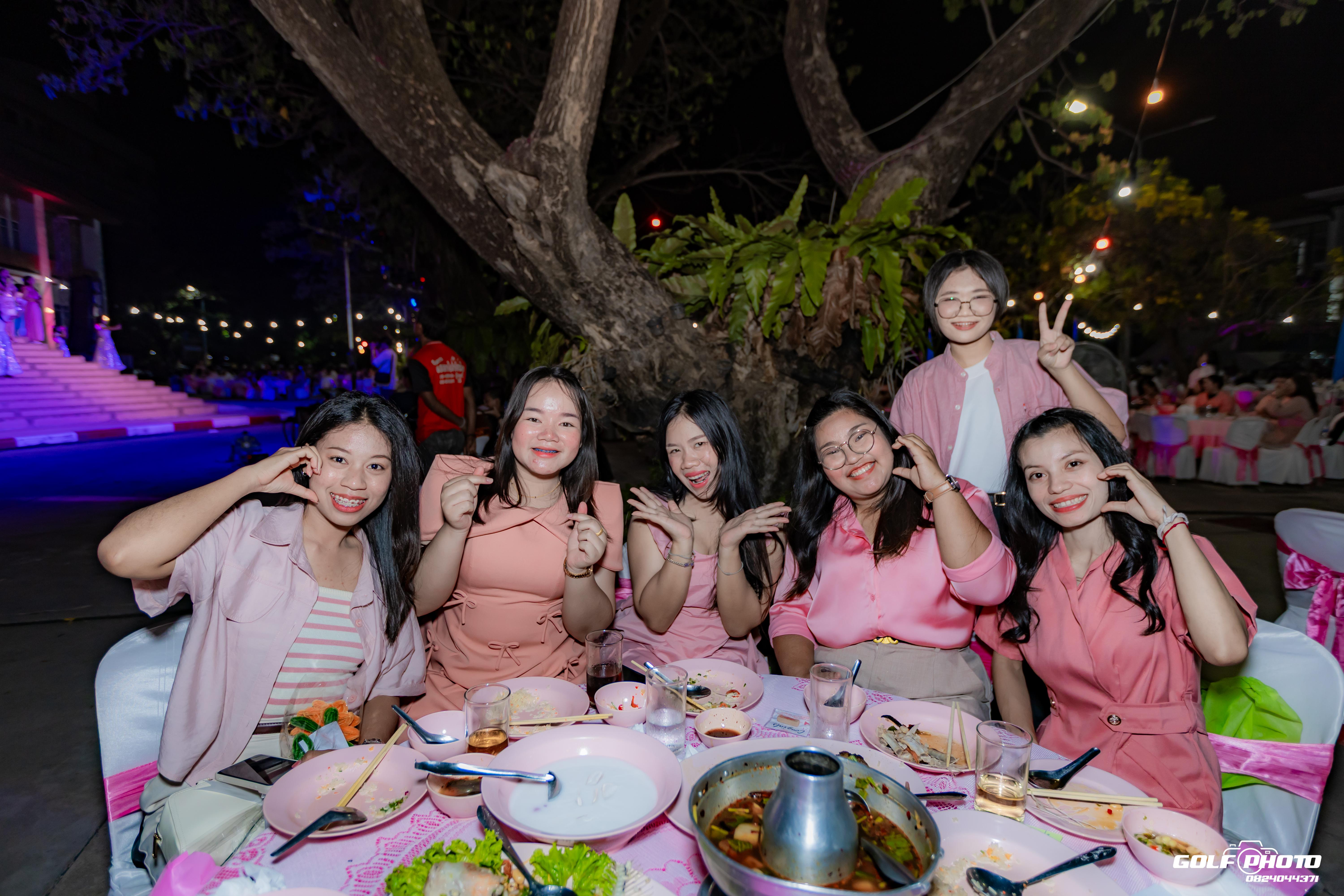 423. งานราตรีสีฟ้า