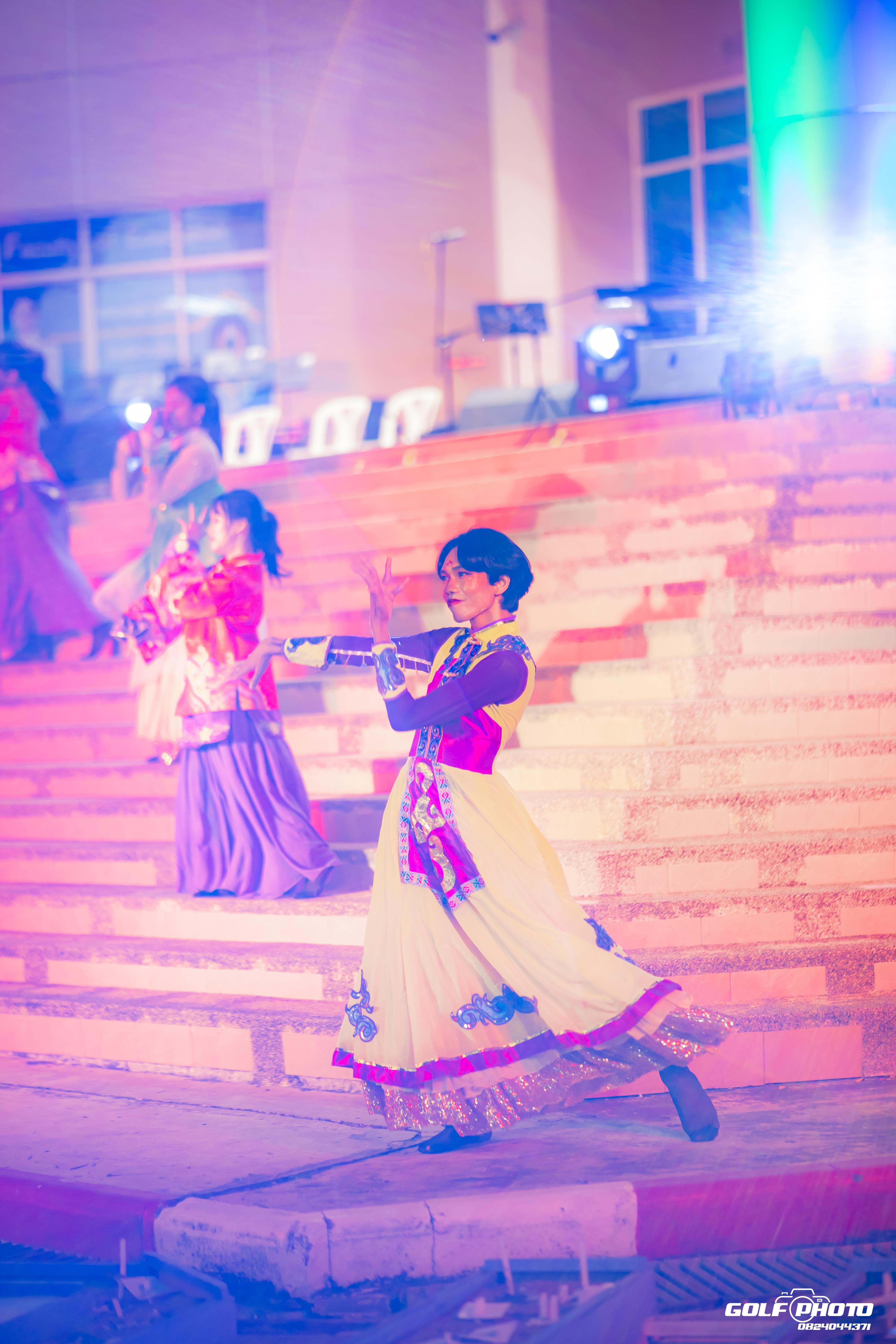 493. งานราตรีสีฟ้า
