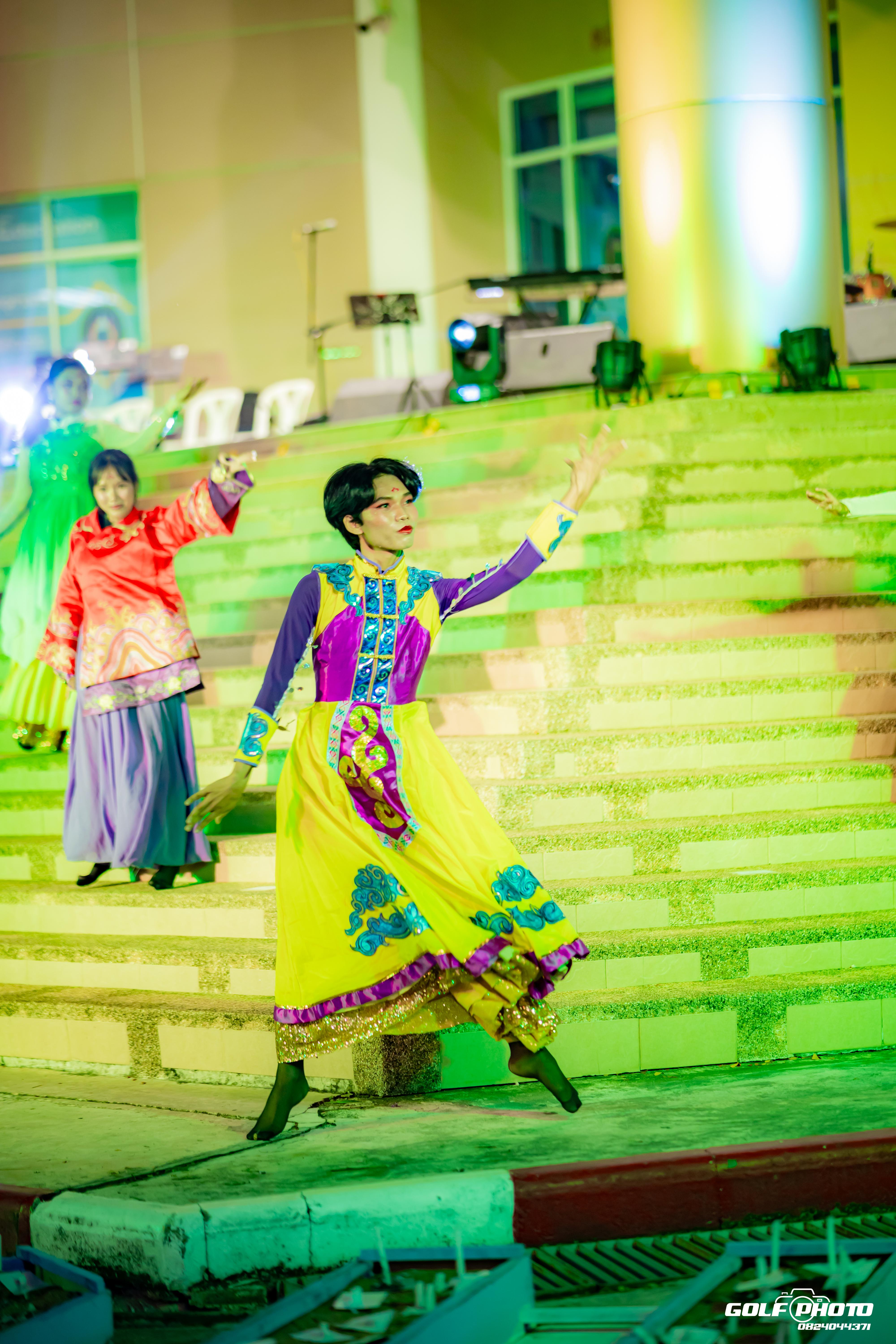 496. งานราตรีสีฟ้า