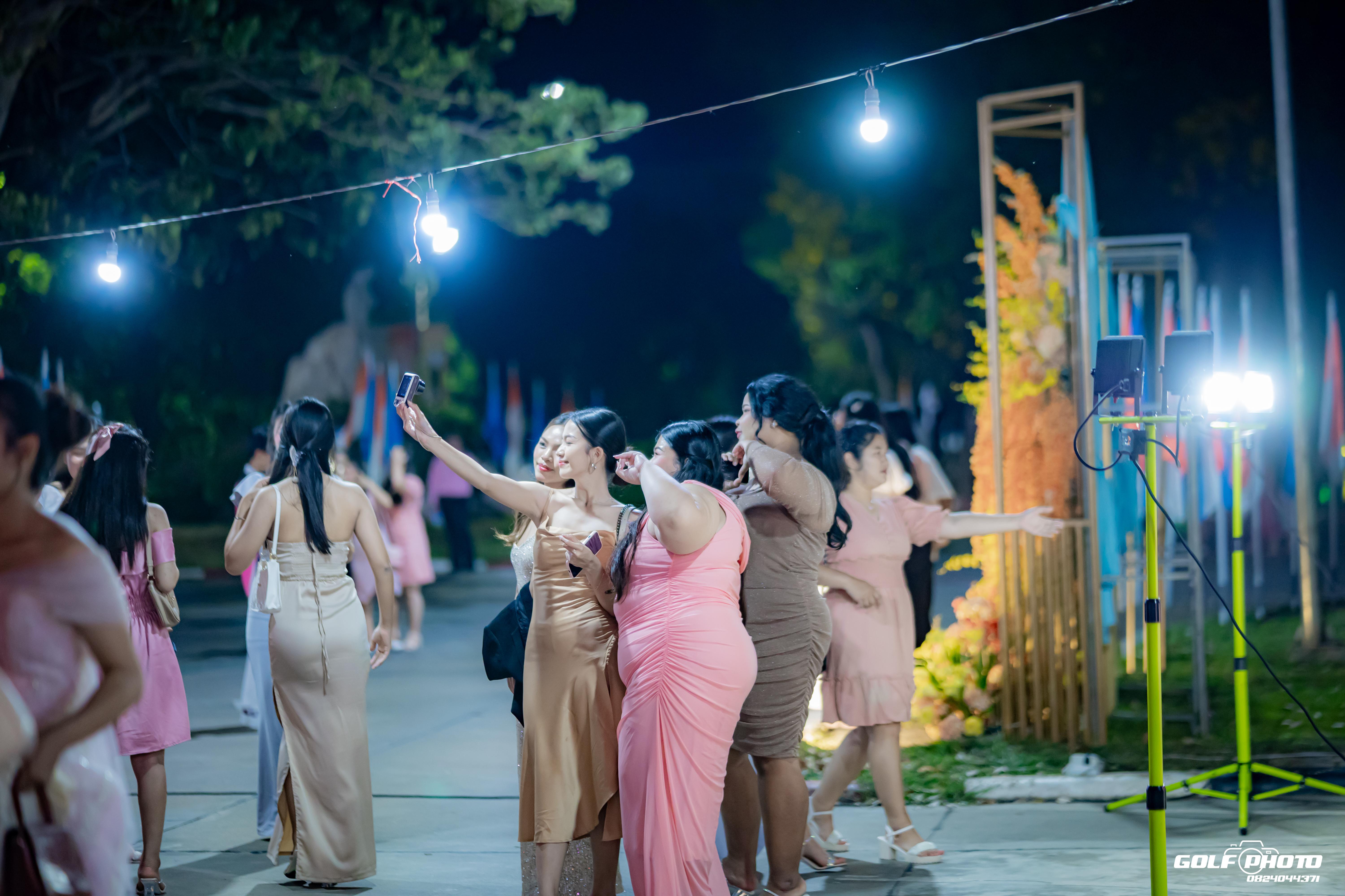 525. งานราตรีสีฟ้า