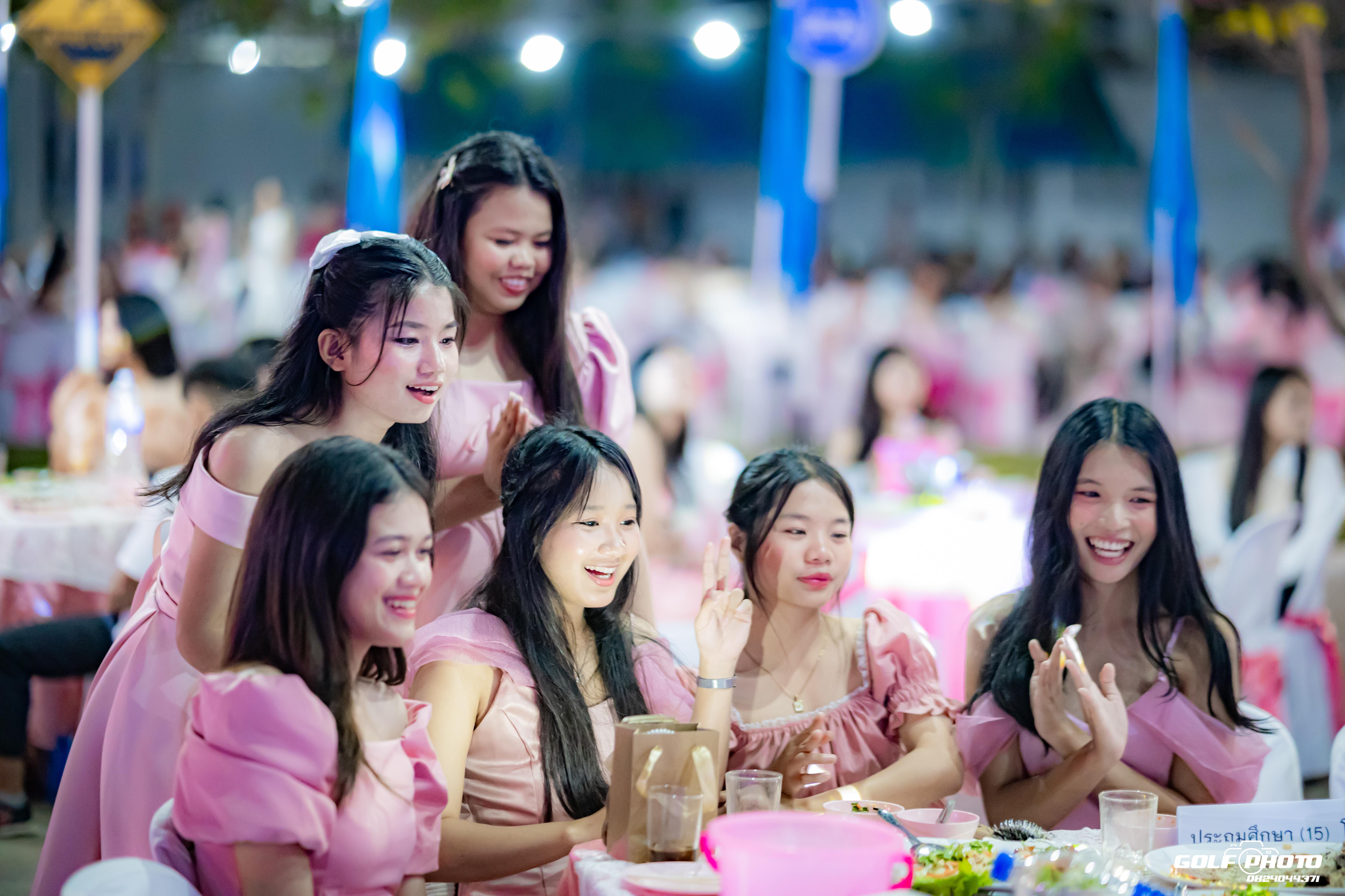 556. งานราตรีสีฟ้า