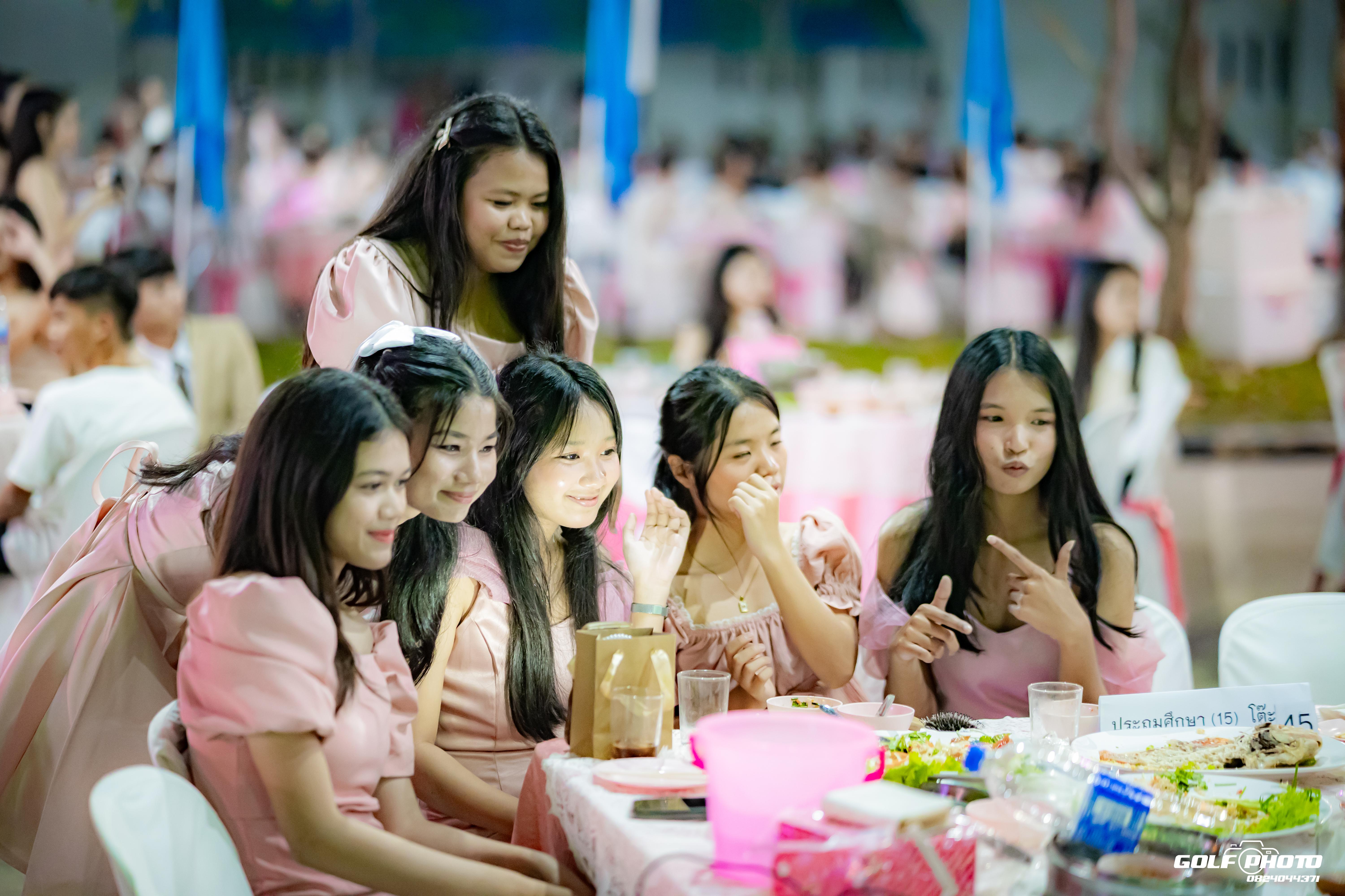 557. งานราตรีสีฟ้า