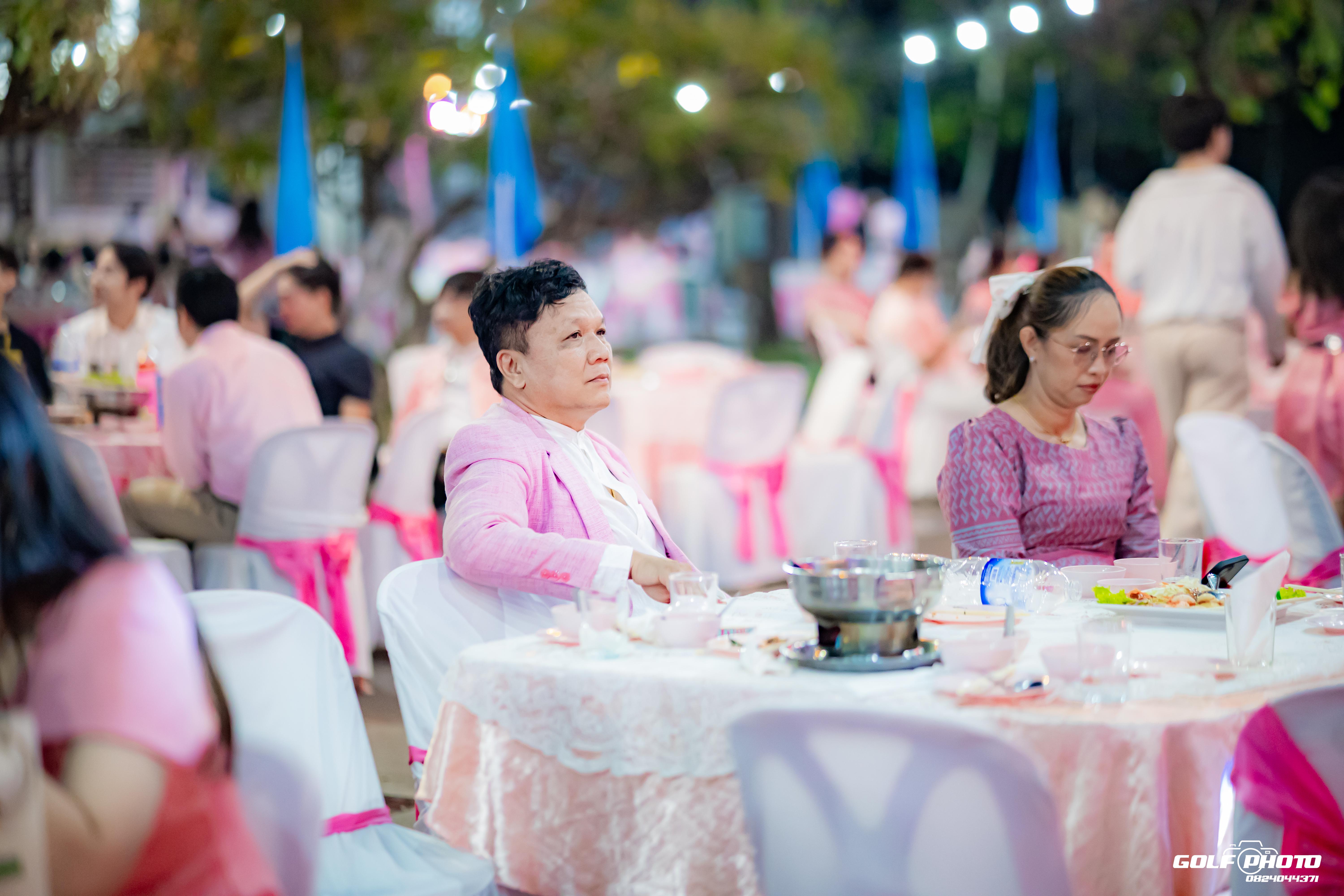 558. งานราตรีสีฟ้า