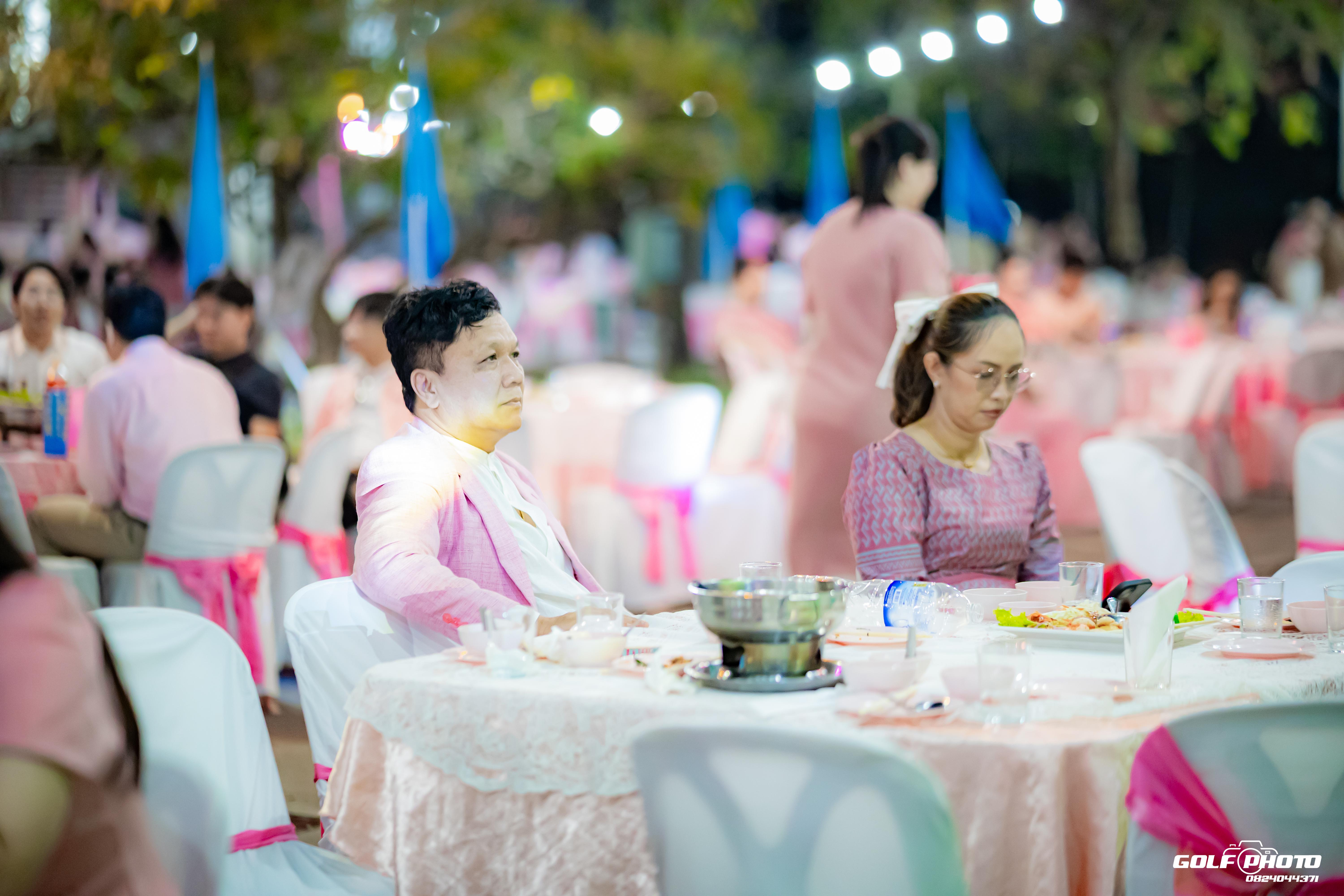 560. งานราตรีสีฟ้า