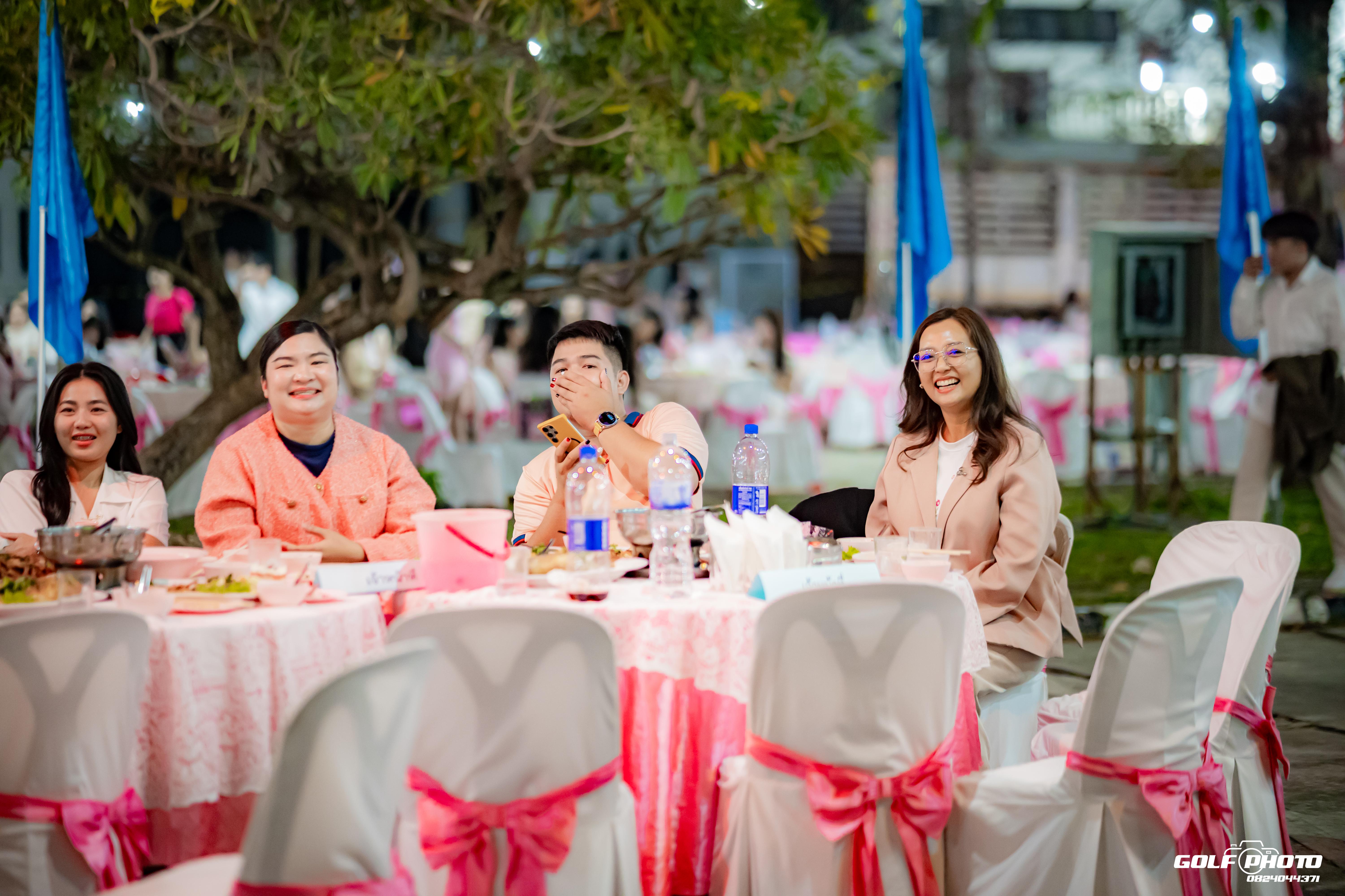 569. งานราตรีสีฟ้า
