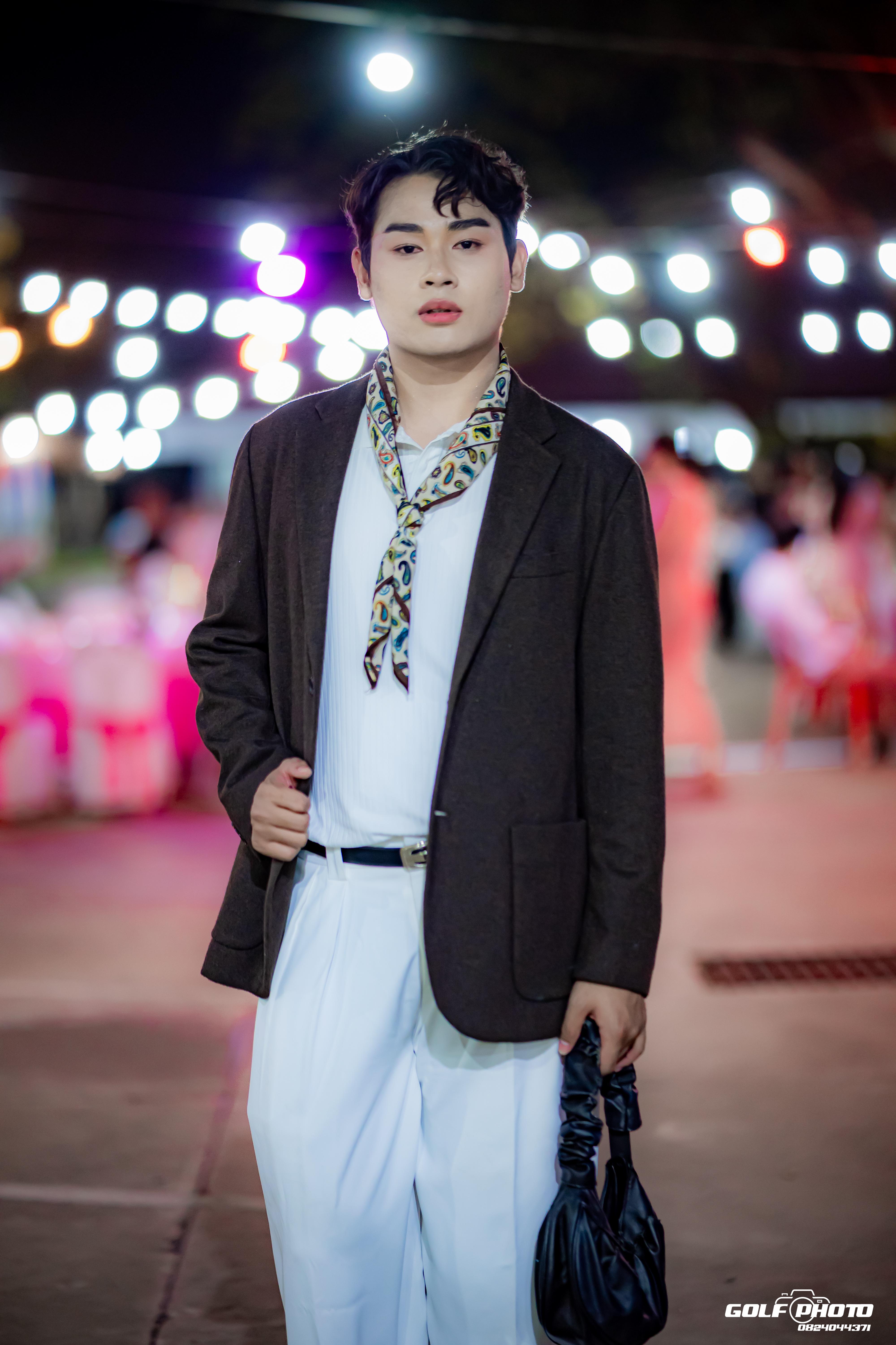 605. งานราตรีสีฟ้า