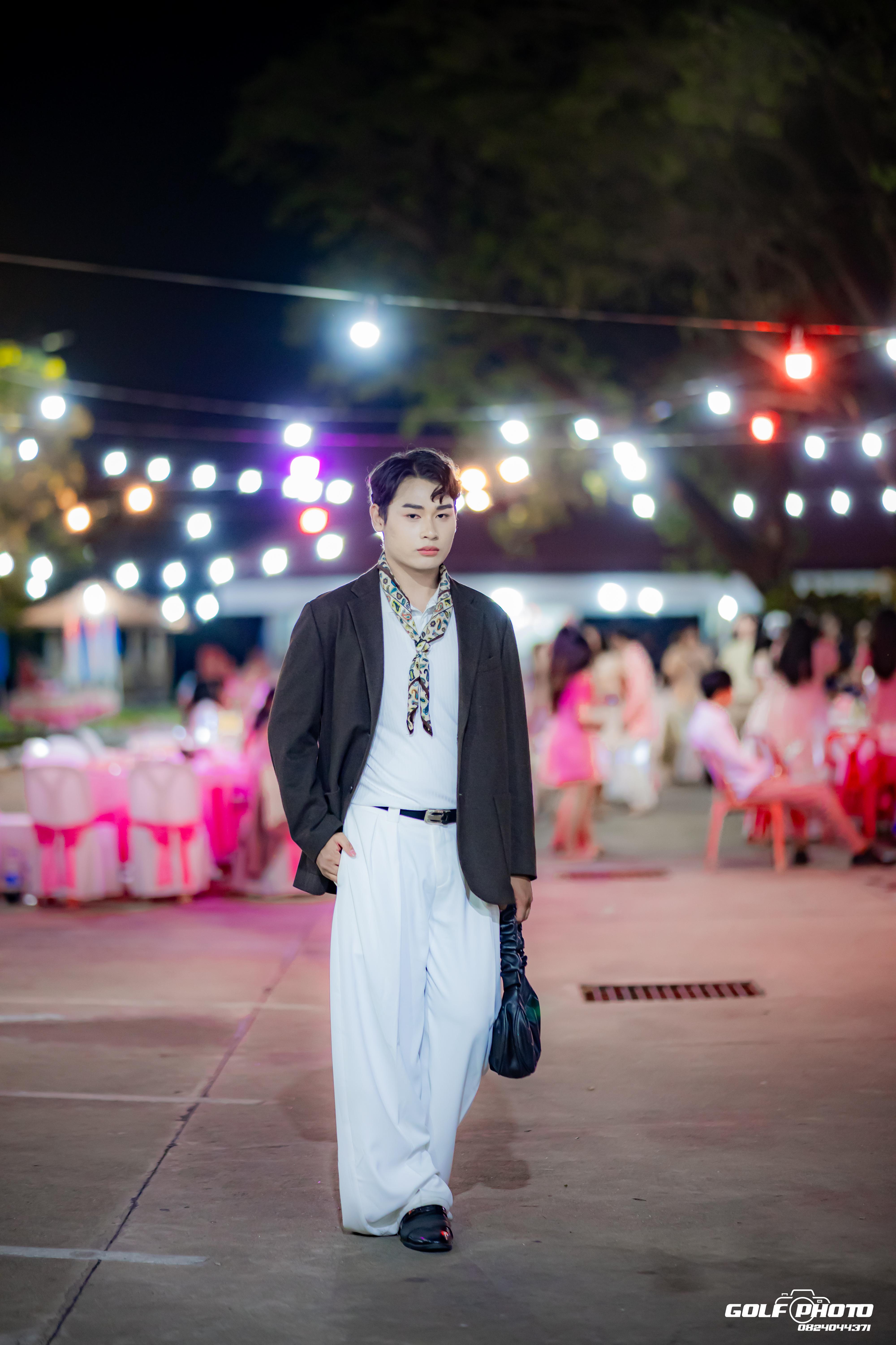 606. งานราตรีสีฟ้า