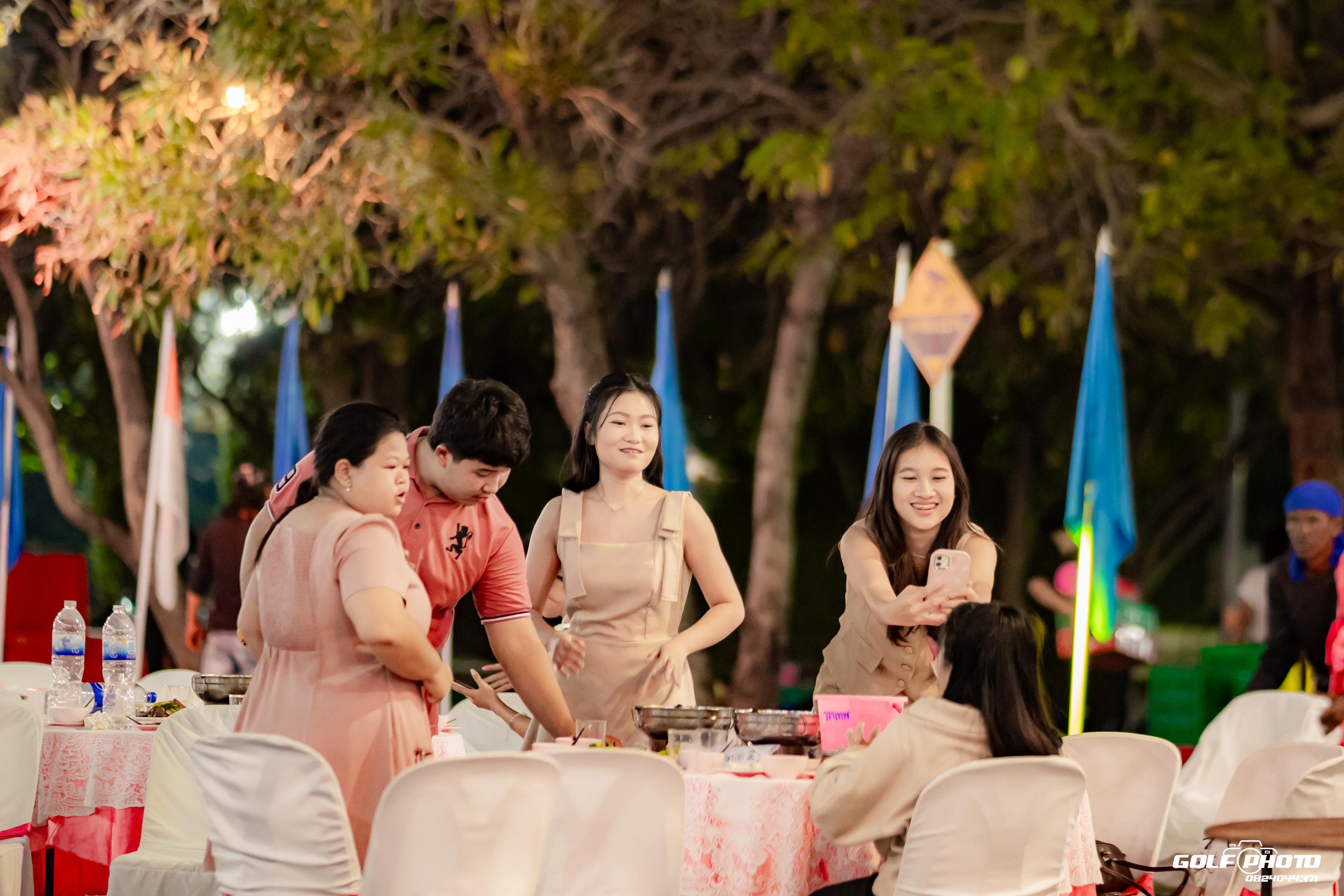 618. งานราตรีสีฟ้า