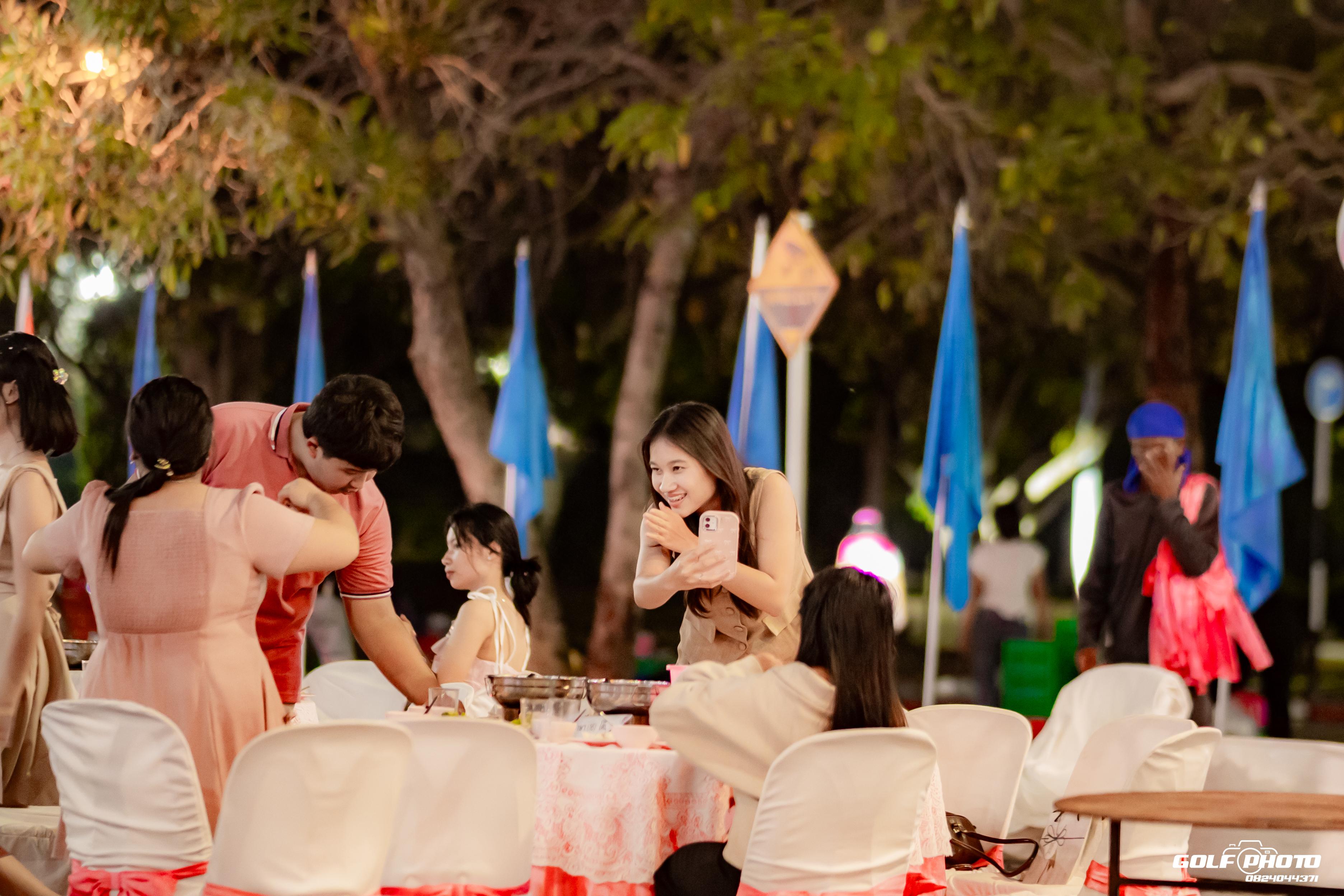 619. งานราตรีสีฟ้า