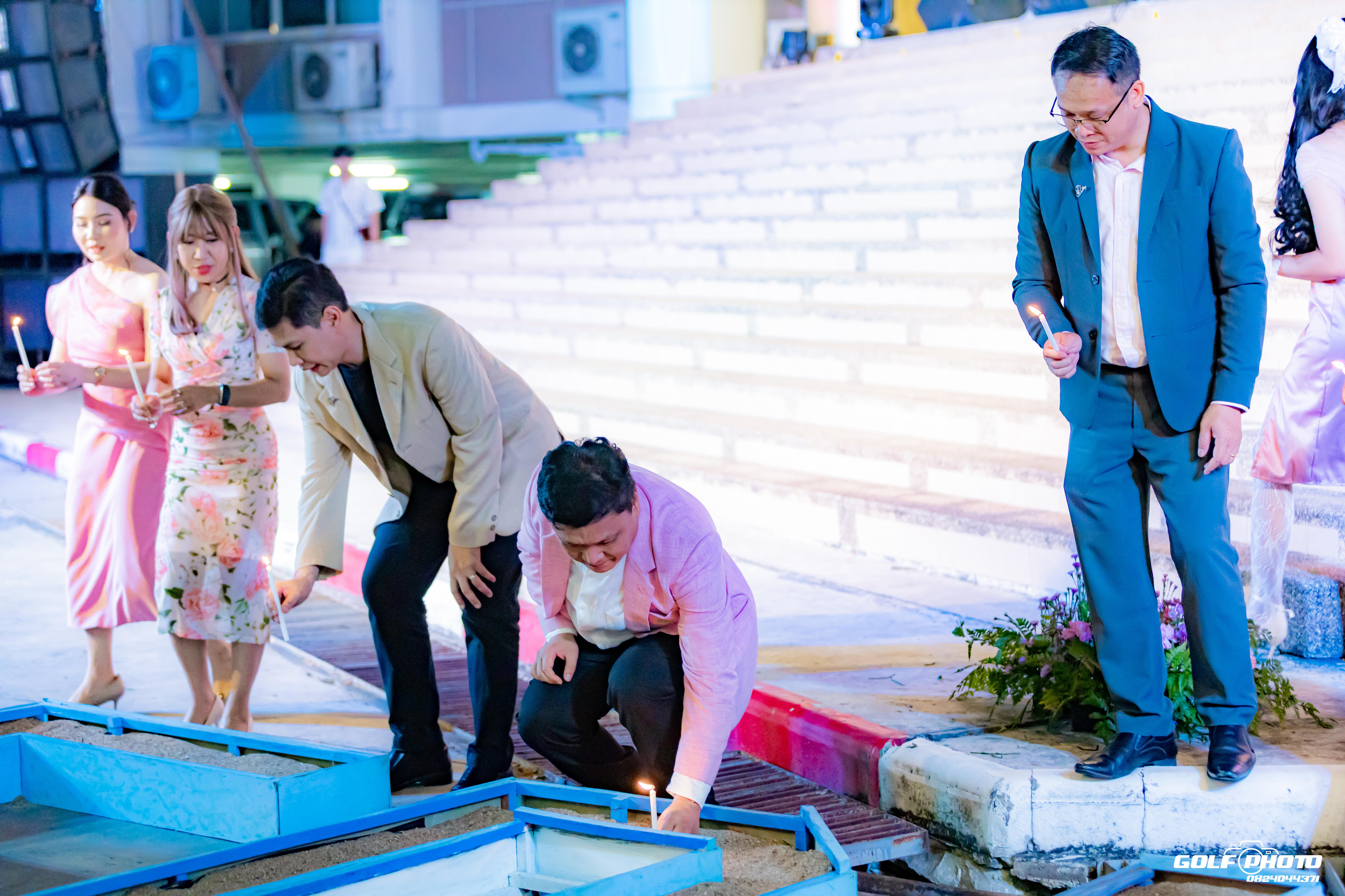 677. งานราตรีสีฟ้า