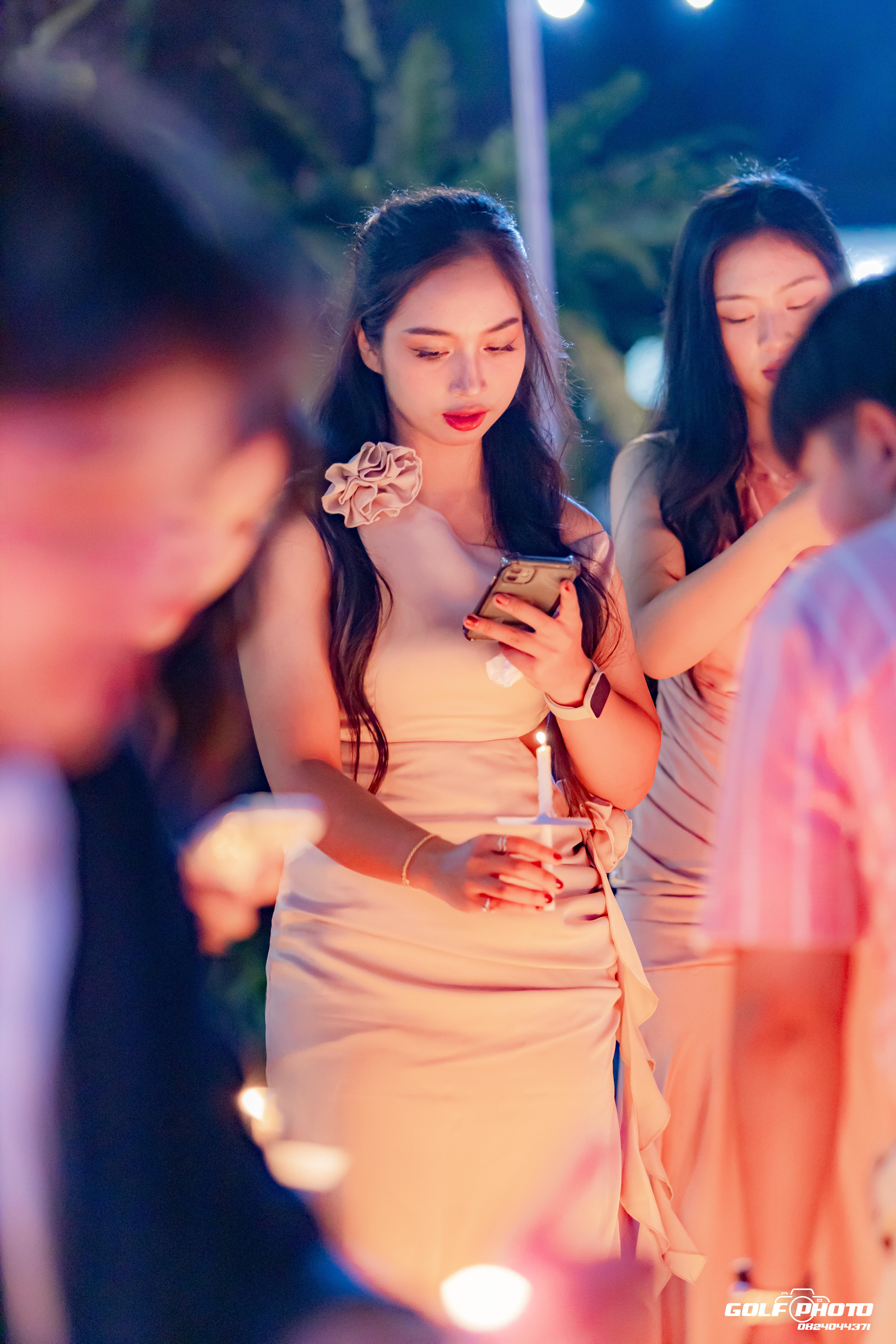 690. งานราตรีสีฟ้า
