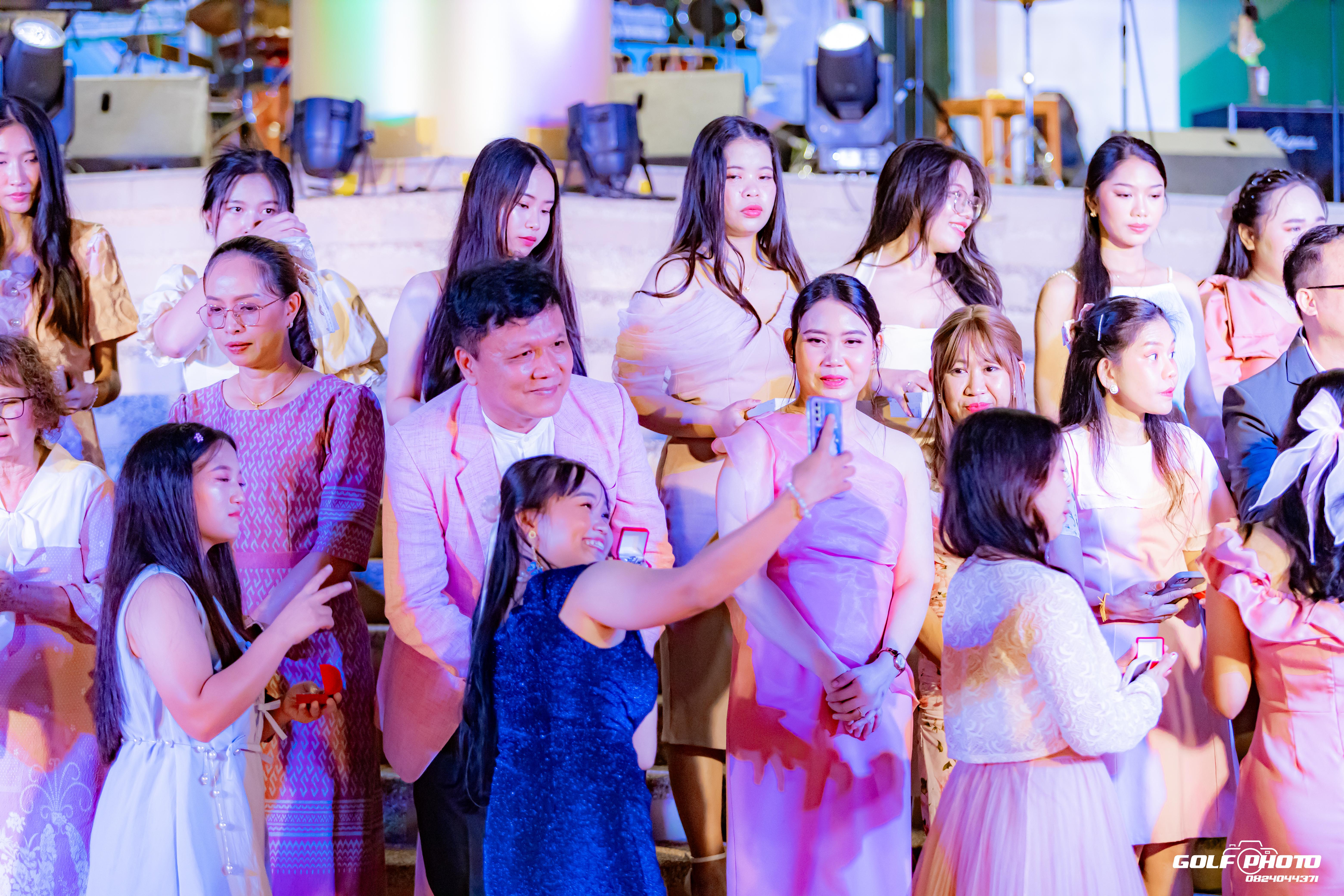 697. งานราตรีสีฟ้า