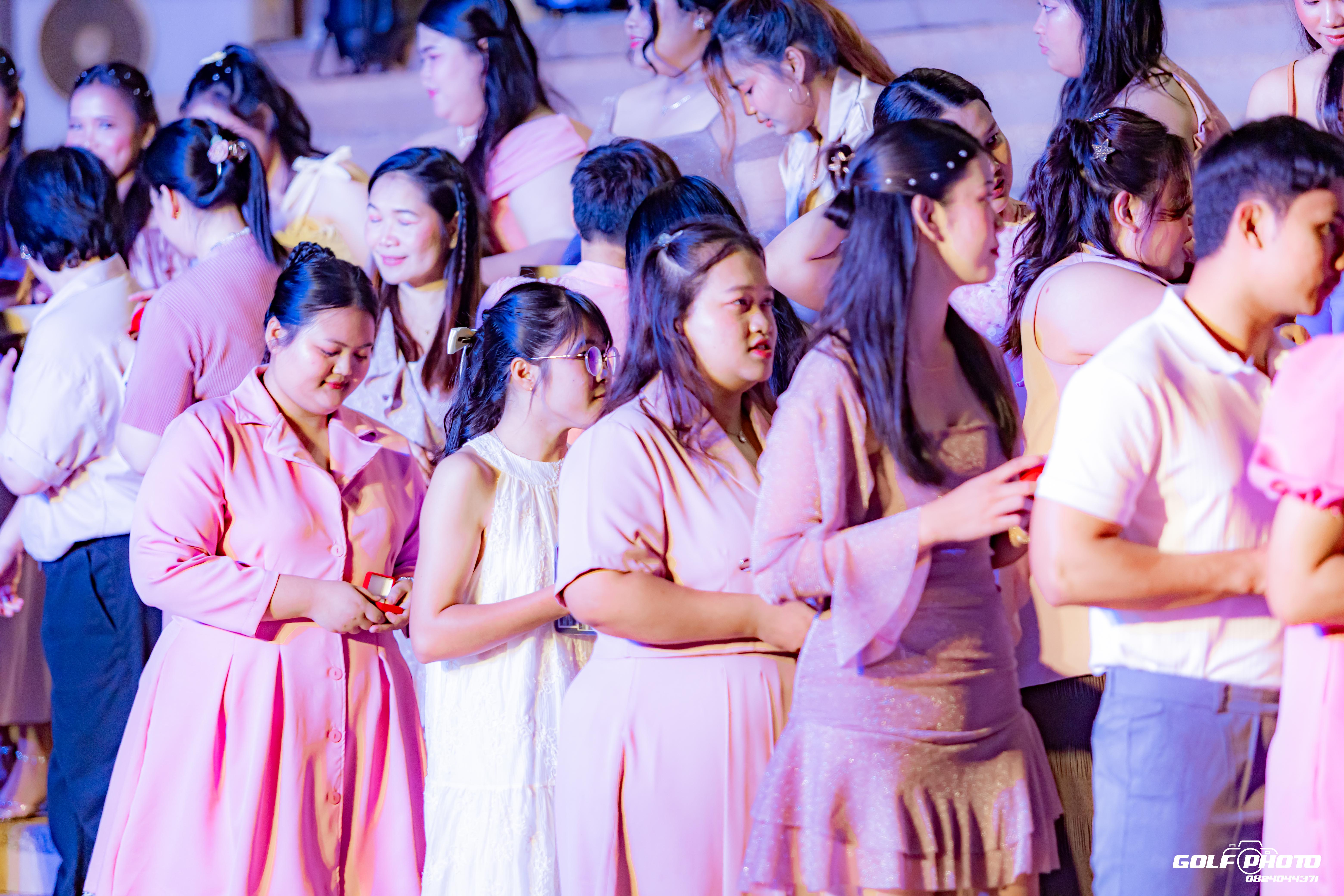 699. งานราตรีสีฟ้า