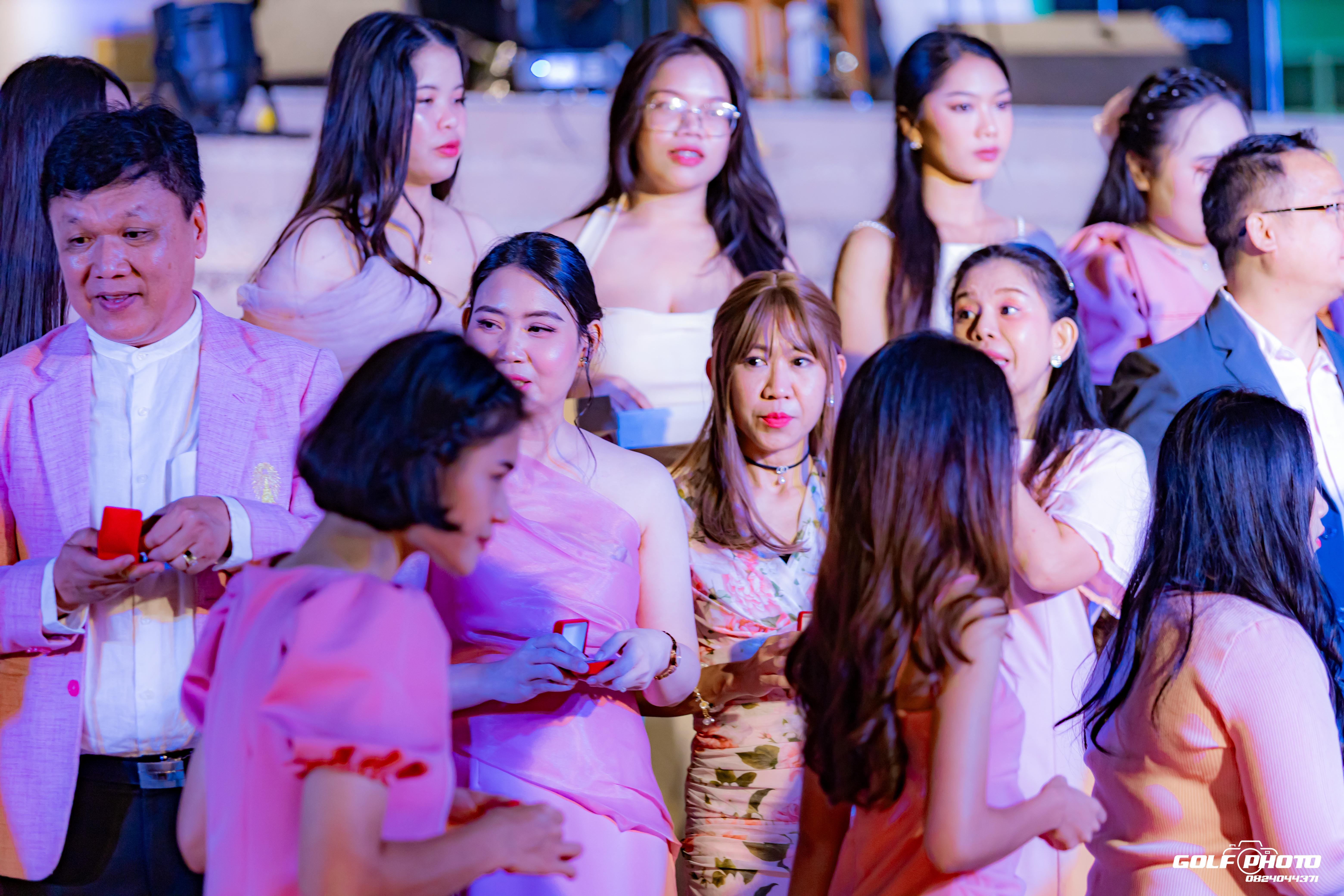 701. งานราตรีสีฟ้า