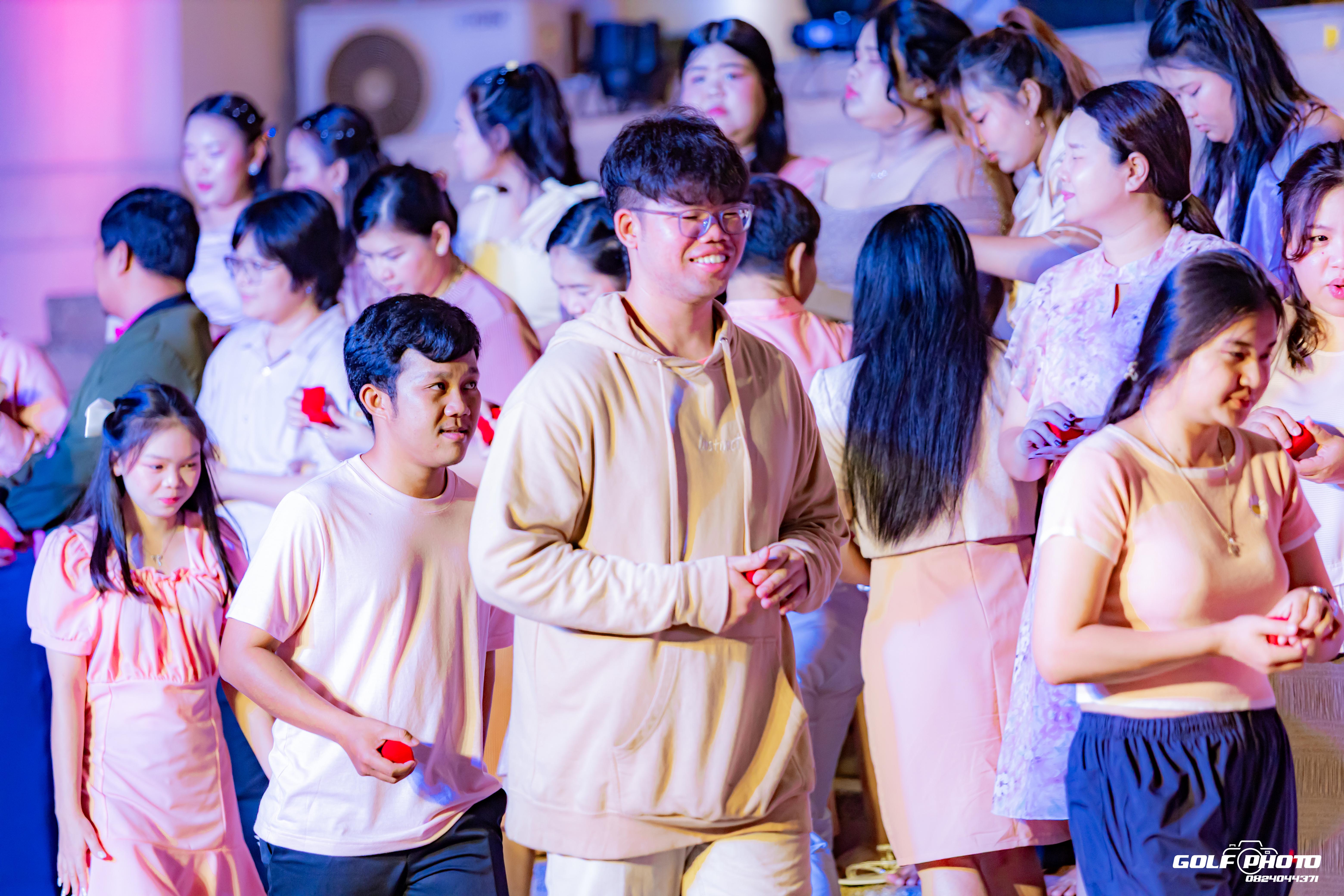 715. งานราตรีสีฟ้า