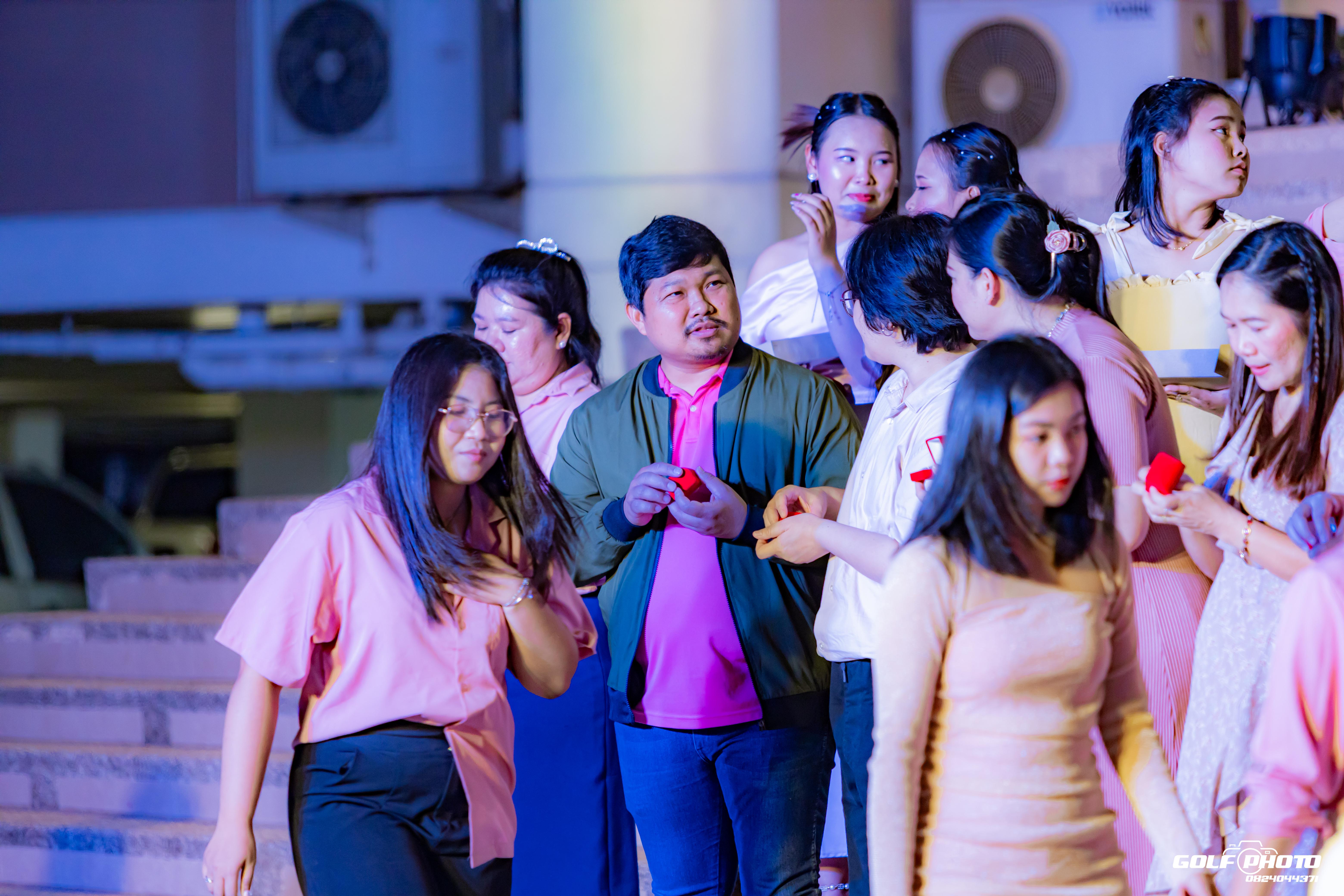 716. งานราตรีสีฟ้า