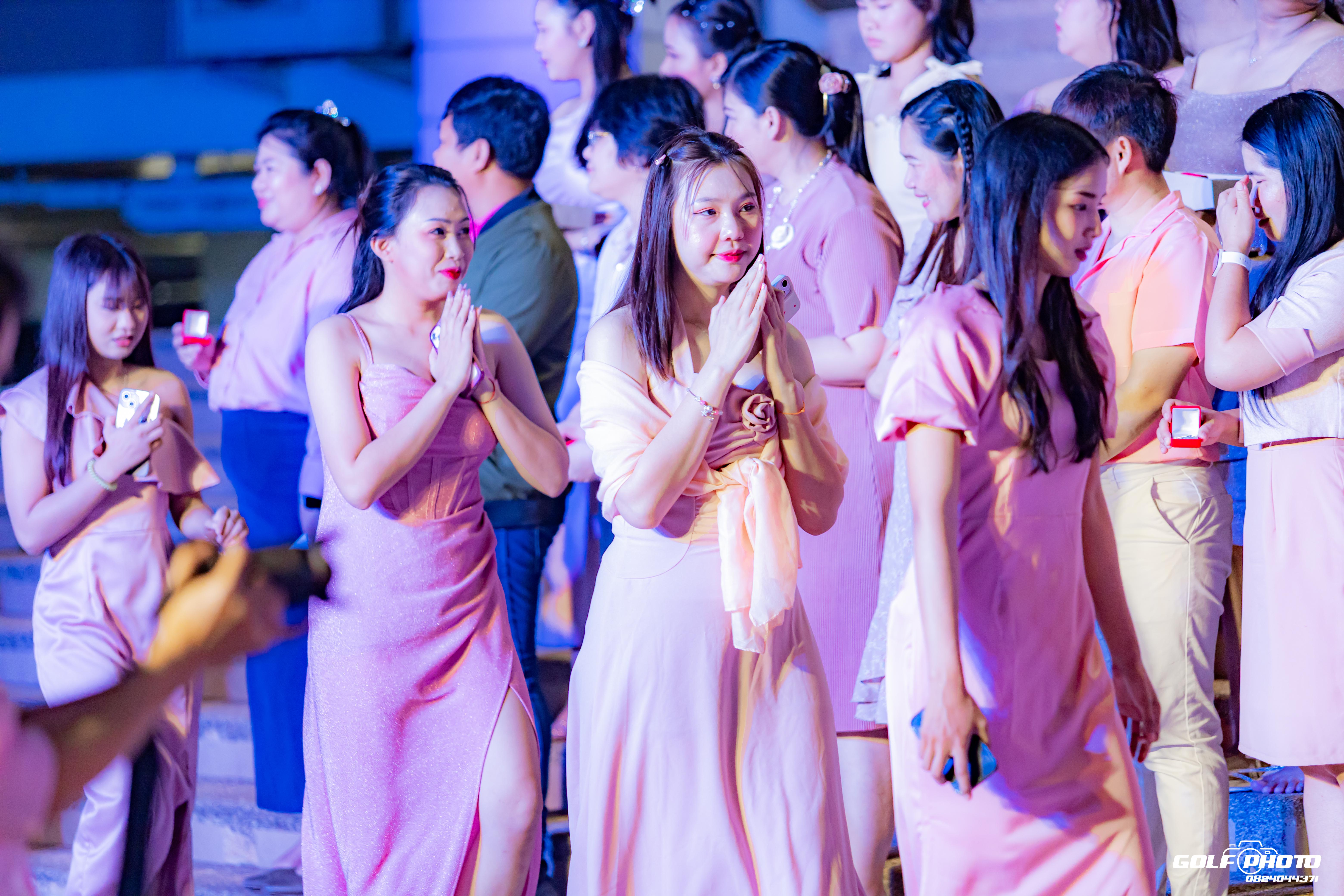 729. งานราตรีสีฟ้า