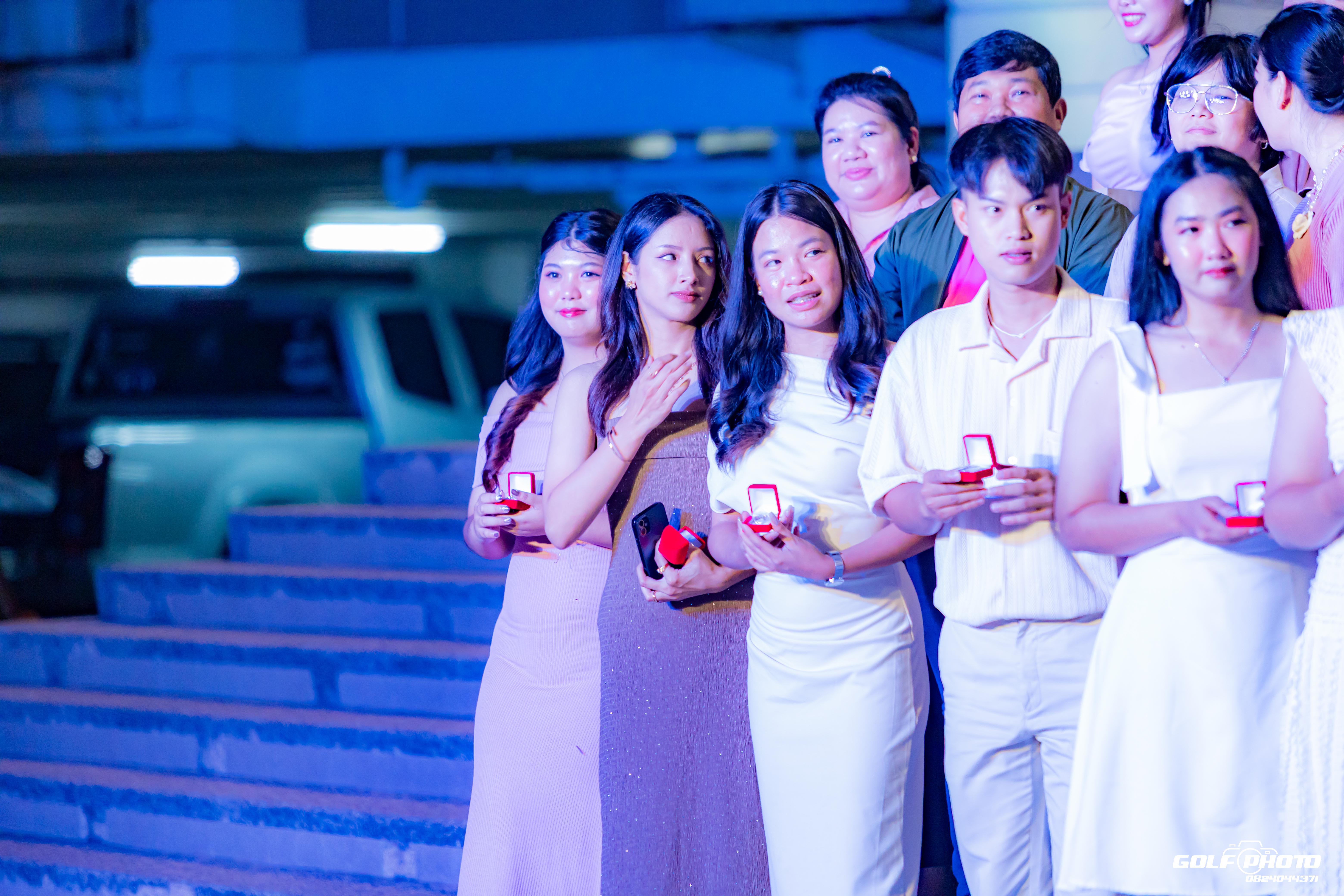 738. งานราตรีสีฟ้า